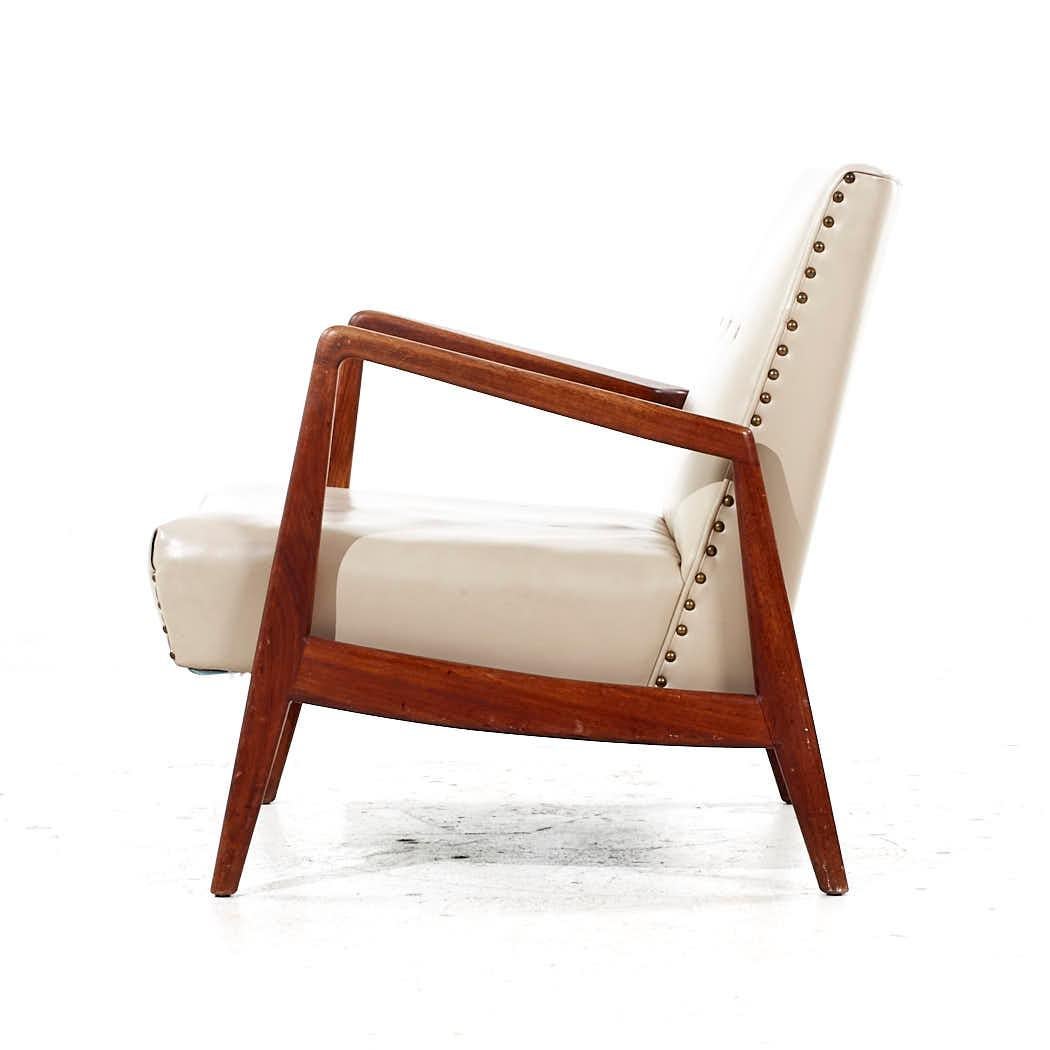 Jens Risom Mid Century Model U430 Walnut Lounge Chair For Sale 1