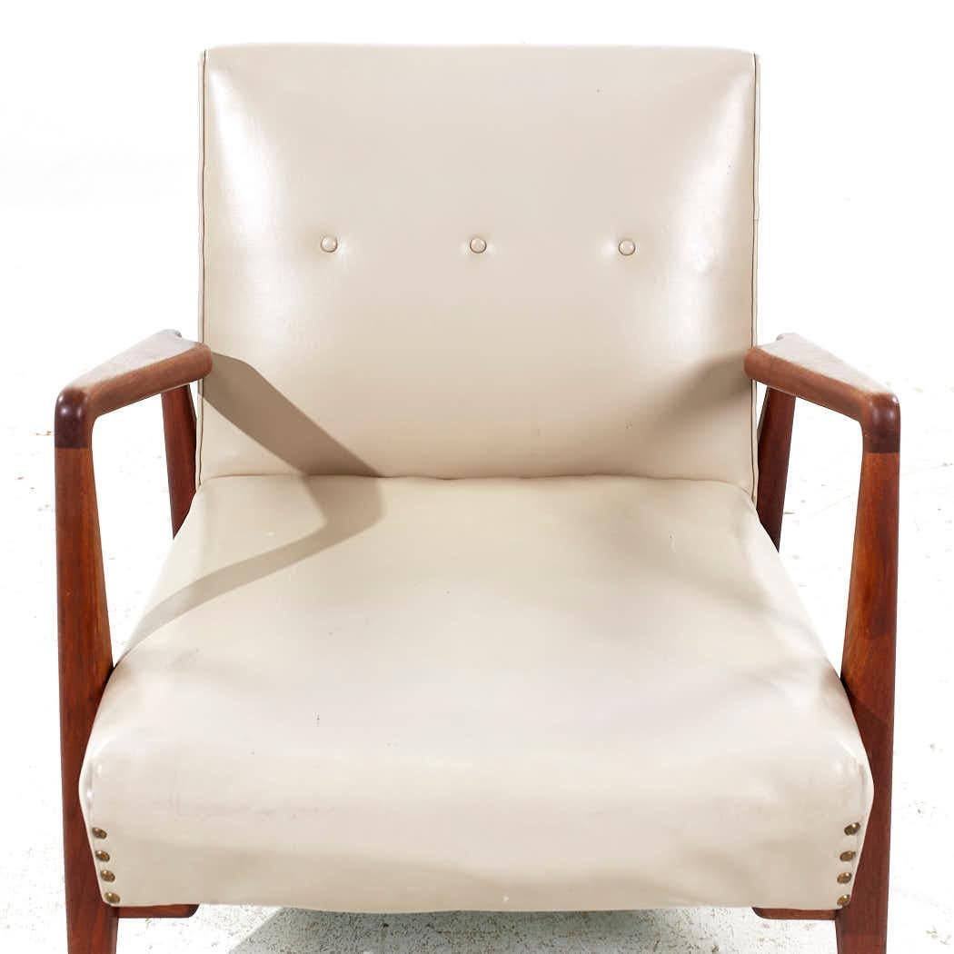 Jens Risom Mid Century Model U430 Walnut Lounge Chair For Sale 2