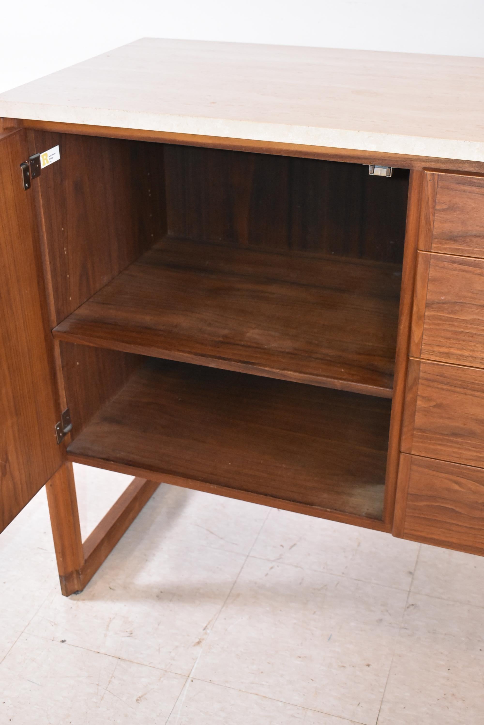 Credenza moderna di metà secolo di Jens Risom in vendita 1
