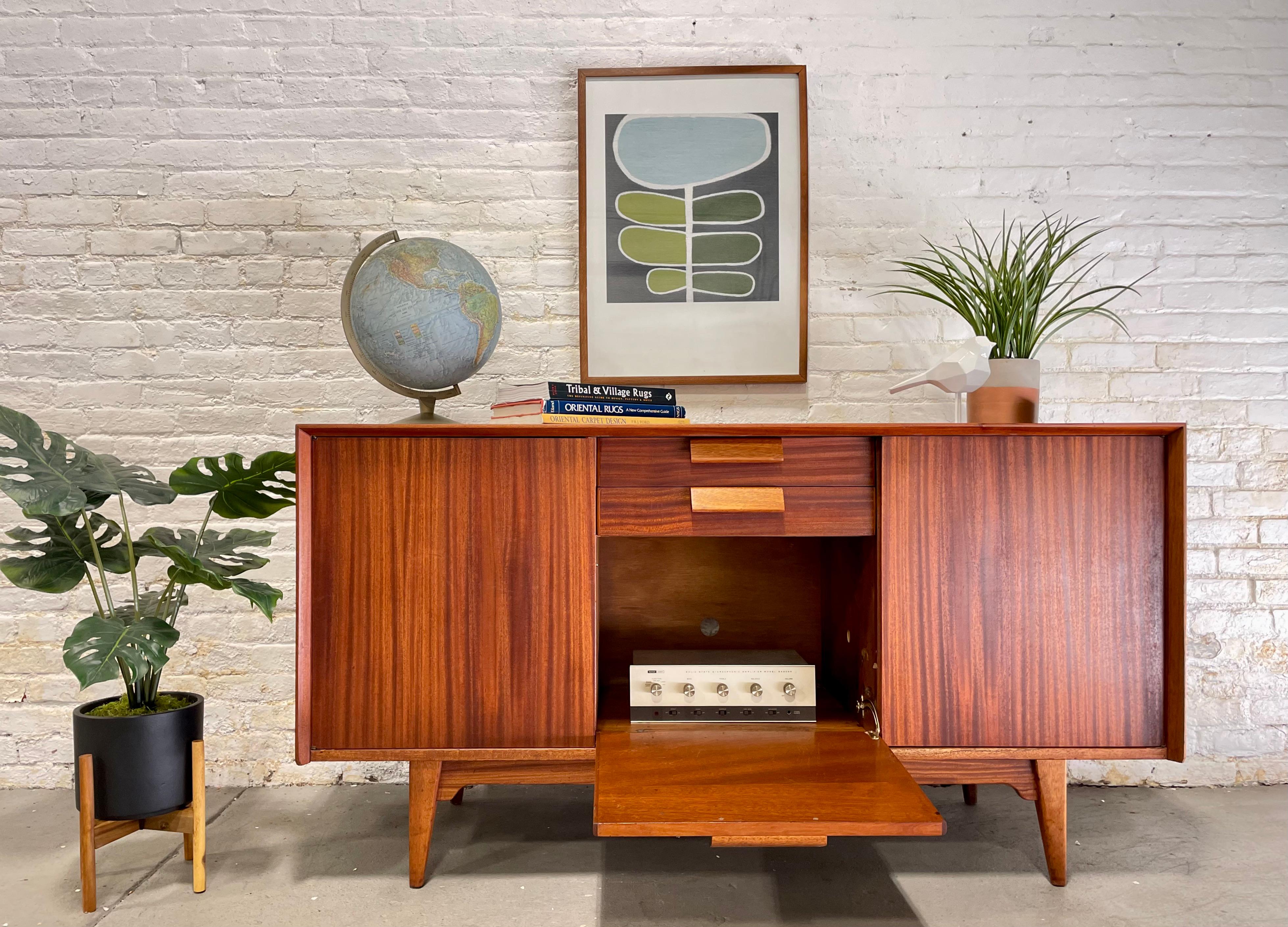 Jens RISOM Mid Century Modern CREDENZA / Media Stand / SIDEBOARD, c. 1960's For Sale 4