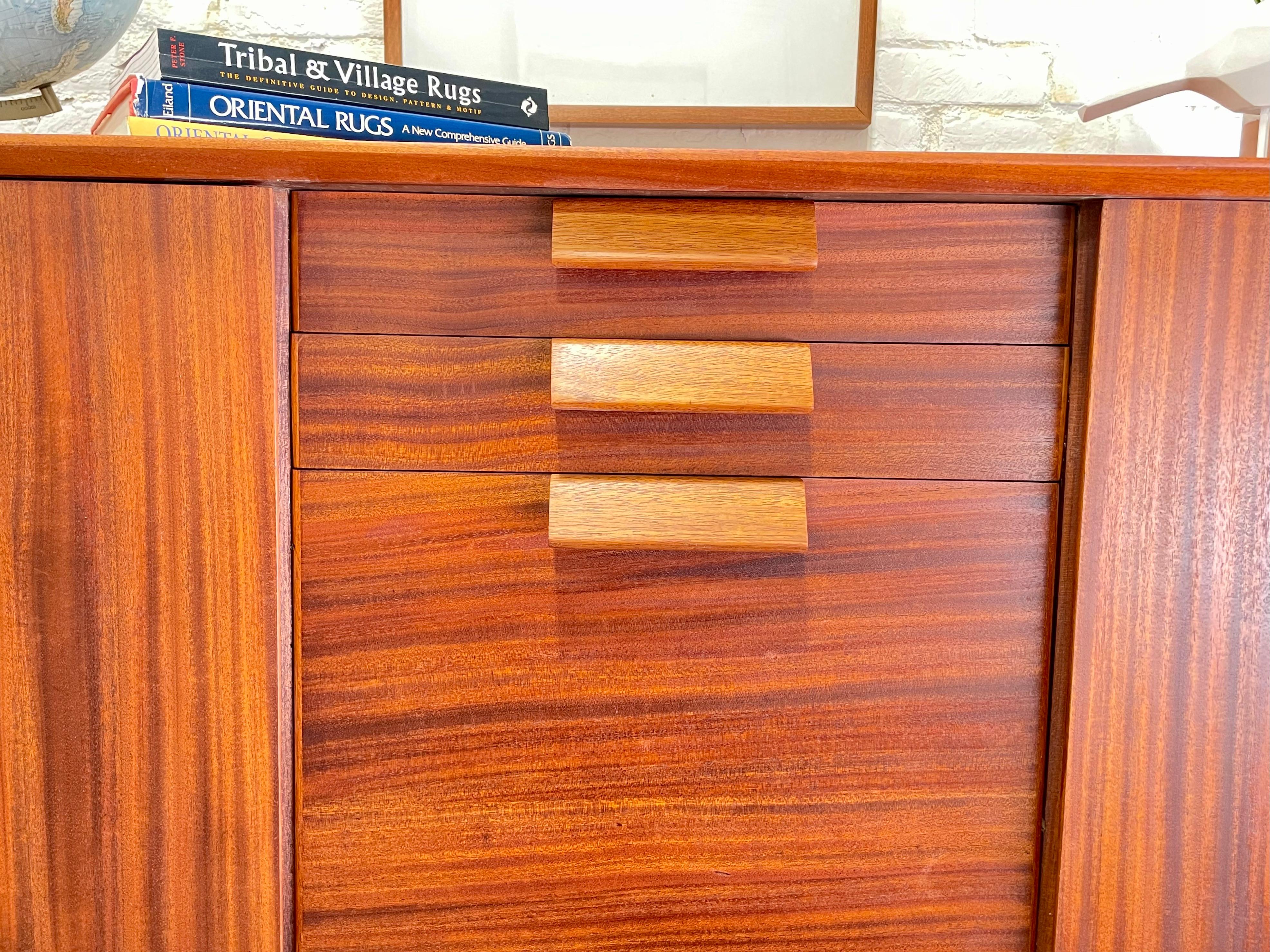 Jens RISOM Mid Century Modern CREDENZA / Media Stand / SIDEBOARD, c. 1960's For Sale 1