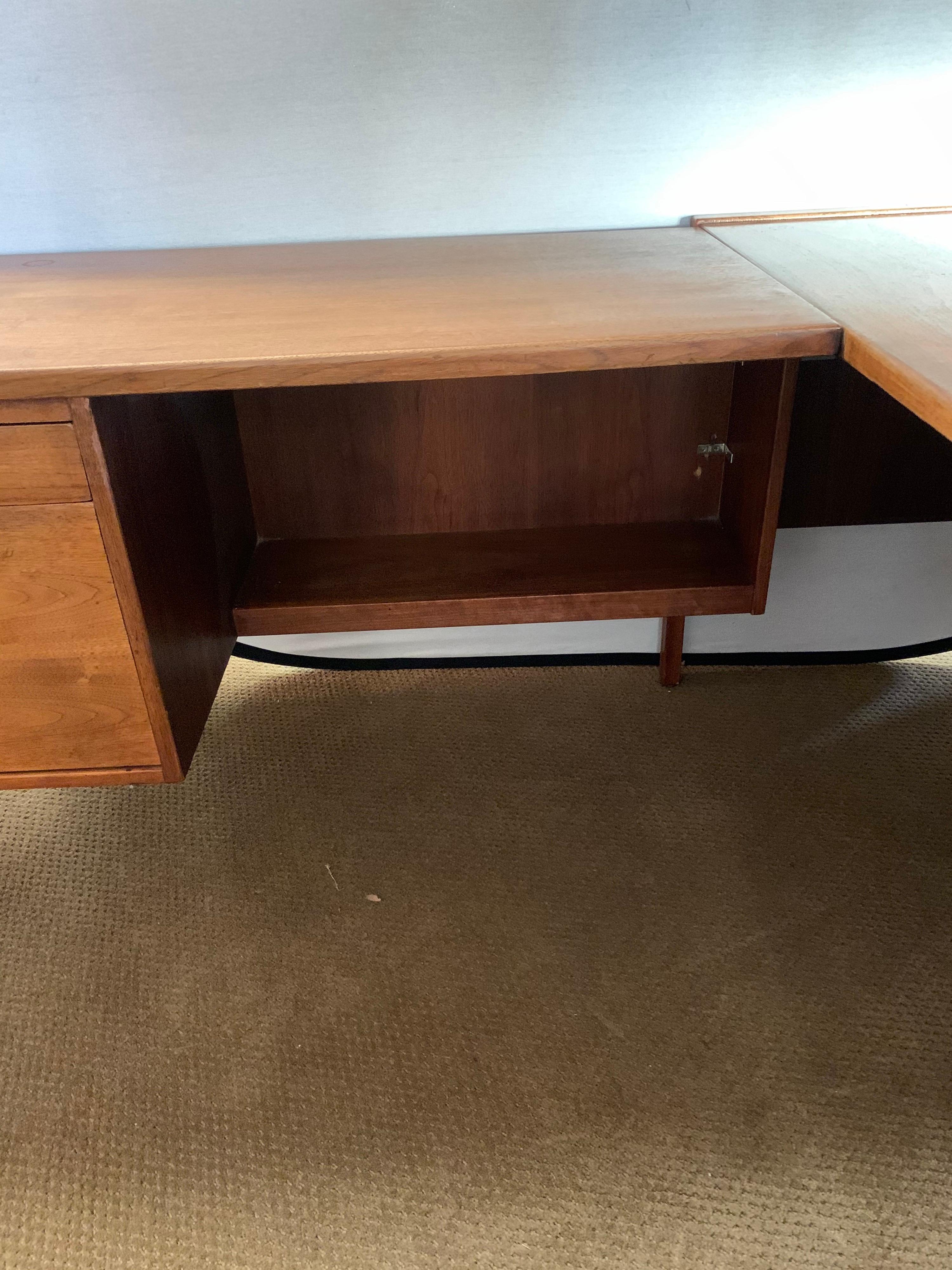 Jens Risom Mid-Century Modern Large Walnut 2-Pc Executive Desk 2