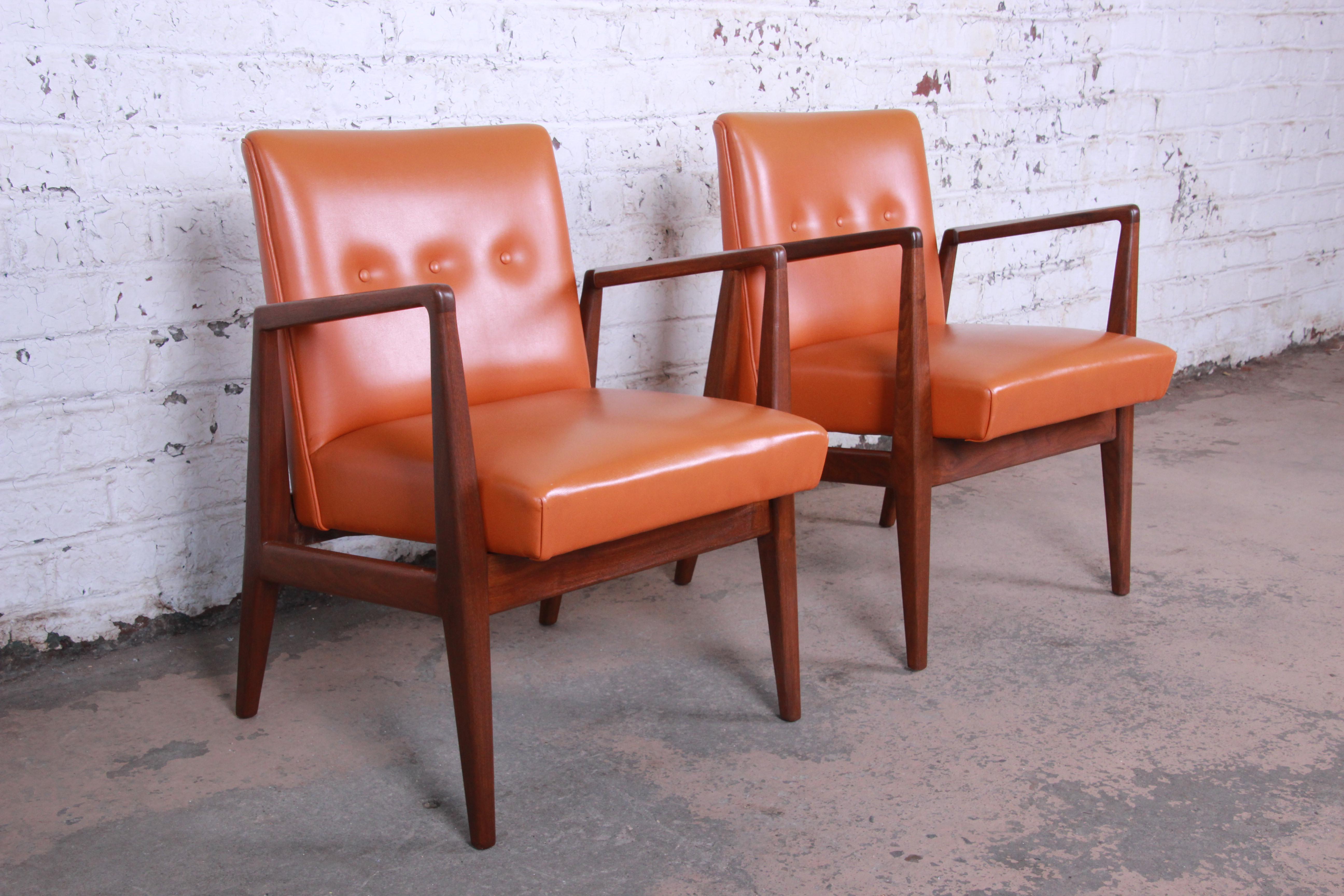 American Jens Risom Mid-Century Modern Sculpted Walnut Lounge Chairs, Pair