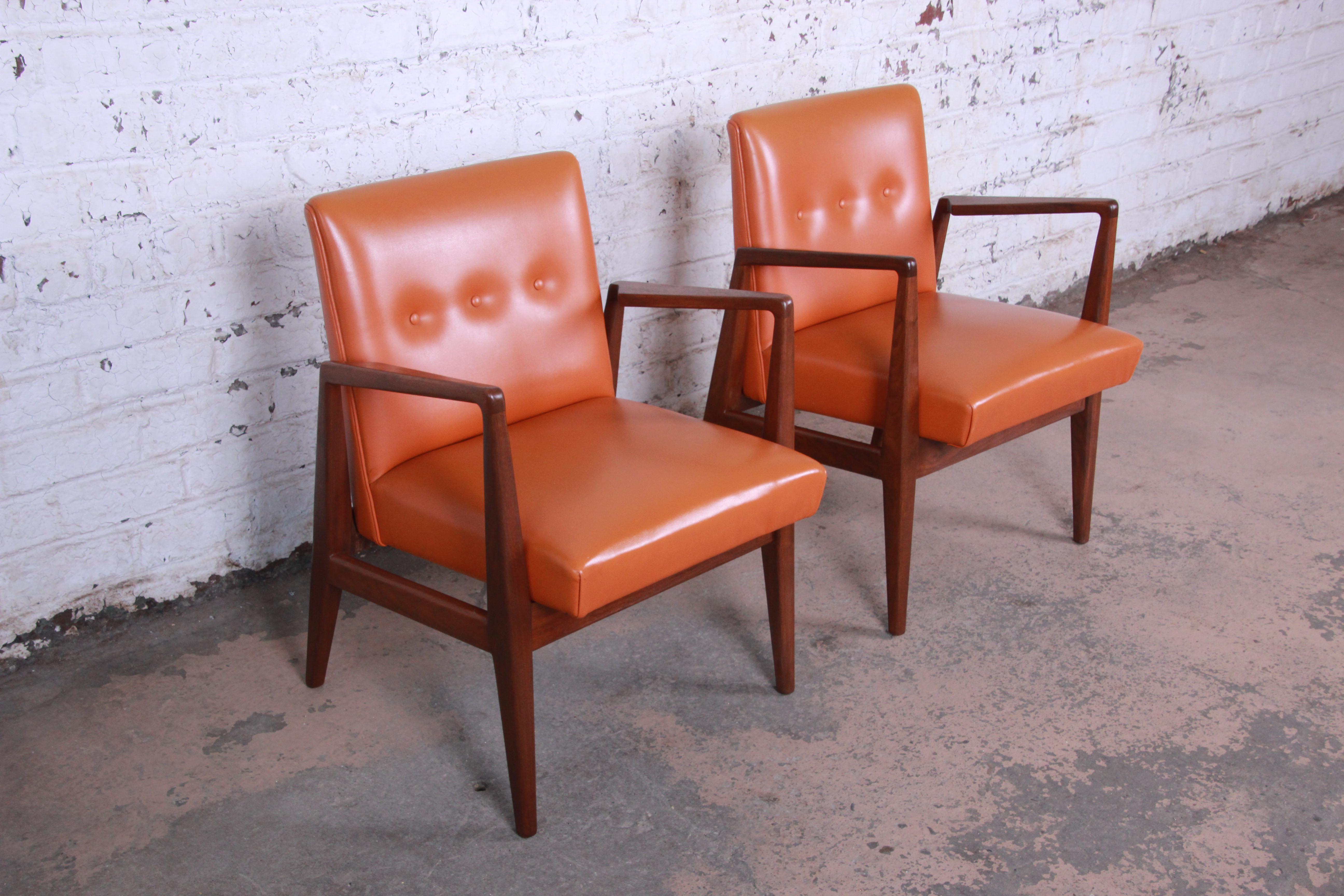 Jens Risom Mid-Century Modern Sculpted Walnut Lounge Chairs, Pair 1