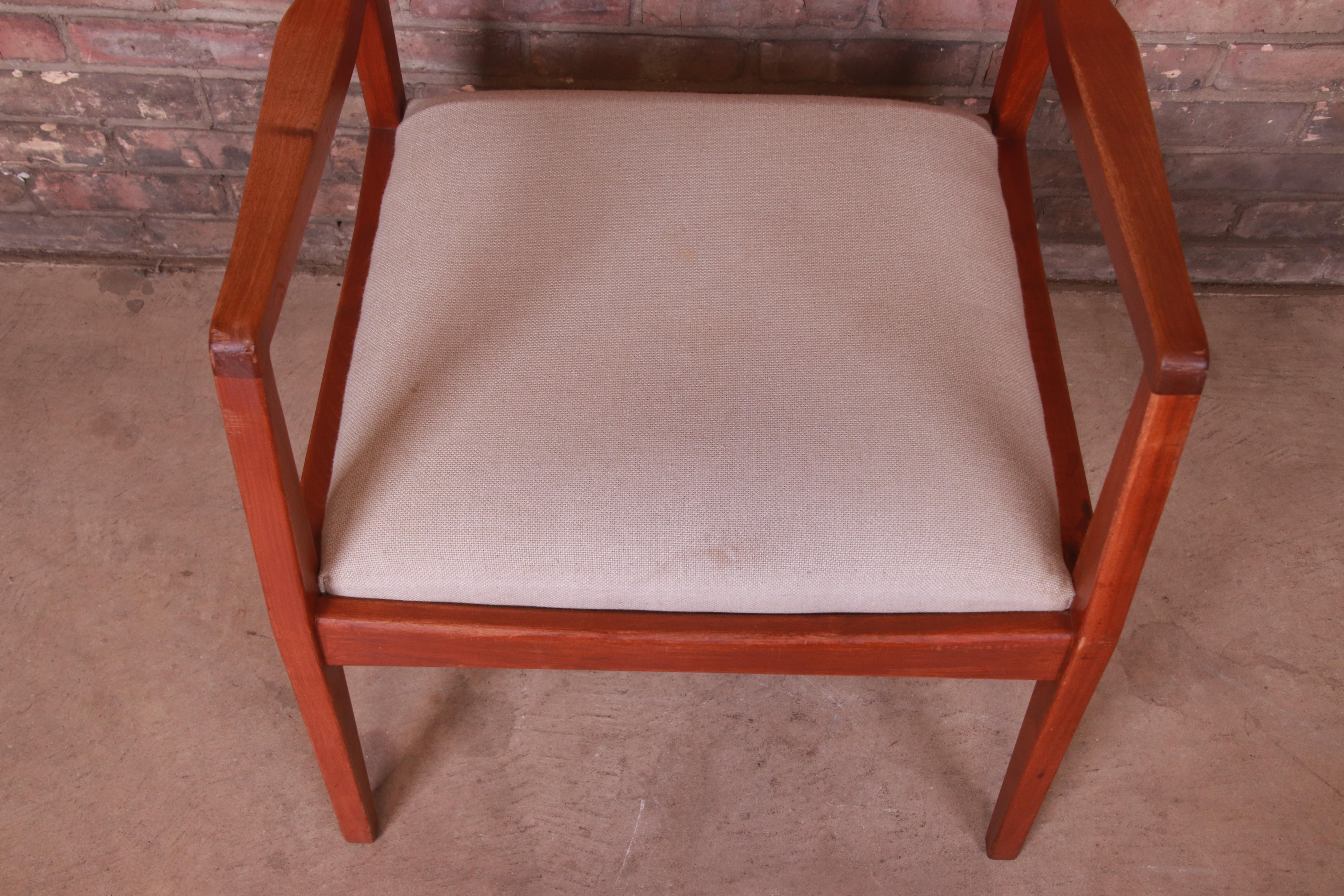 Jens Risom Mid-Century Modern Sculpted Walnut Playboy Lounge Chair, 1960s For Sale 4