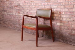 Sedia da salotto Playboy in noce scolpito, Jens Risom, 1960