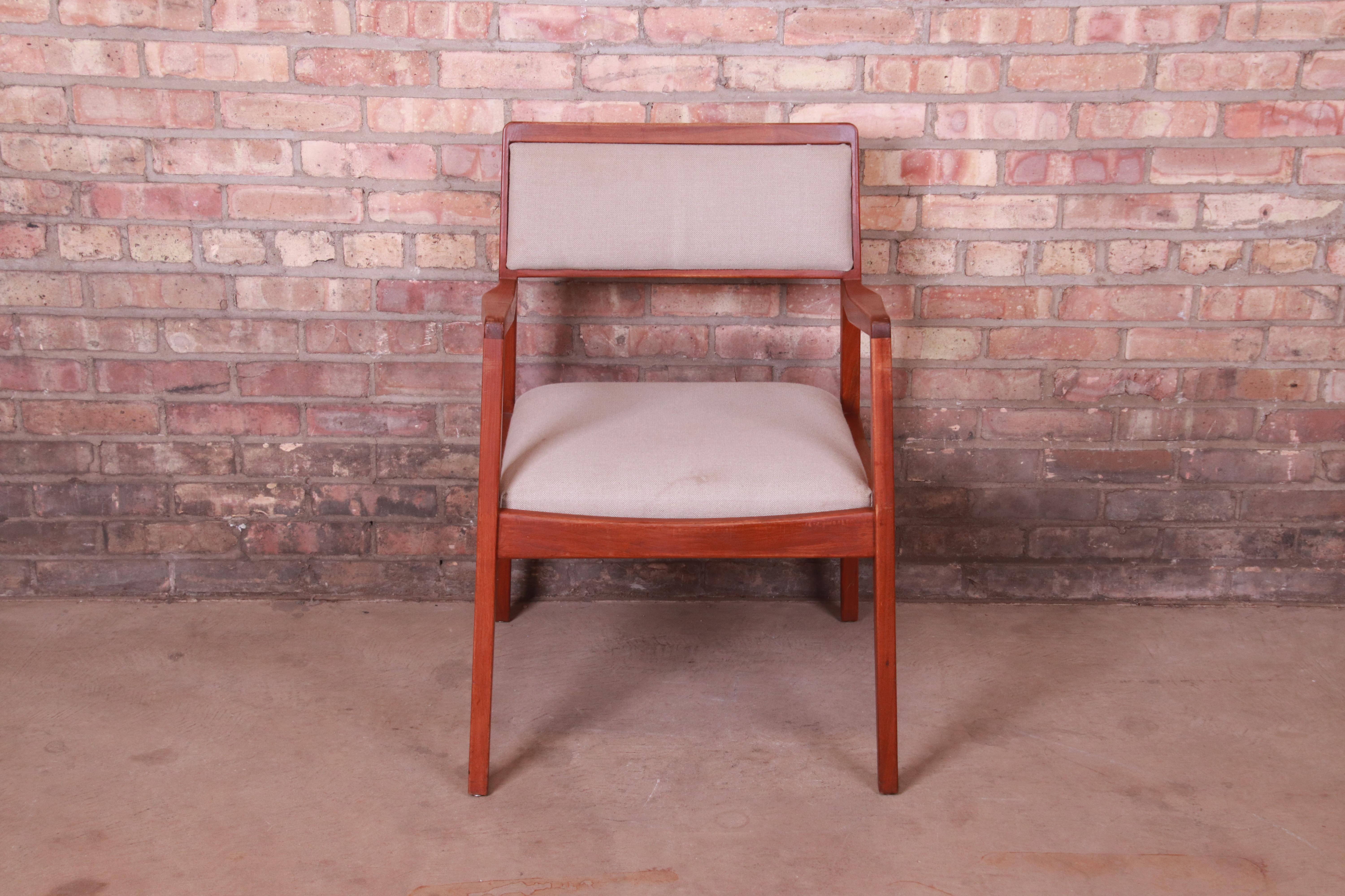 American Jens Risom Mid-Century Modern Sculpted Walnut Playboy Lounge Chair, 1960s For Sale