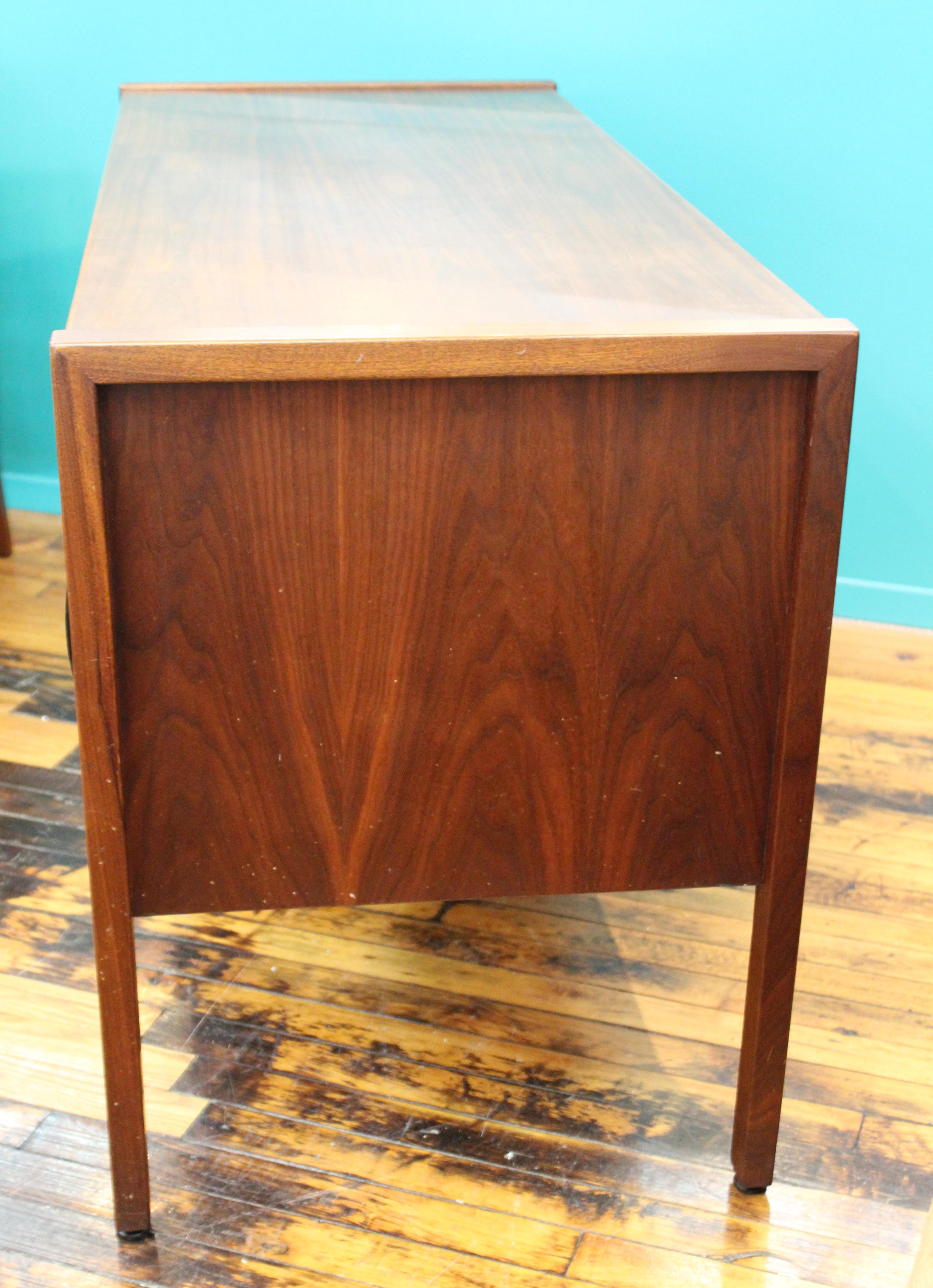 Jens Risom Mid-Century Modern Teak Credenza 4