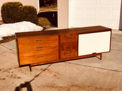 Jens Risom Mid-Century Modern Walnut Credenza, 1960s Eight Drawers Tambour Door