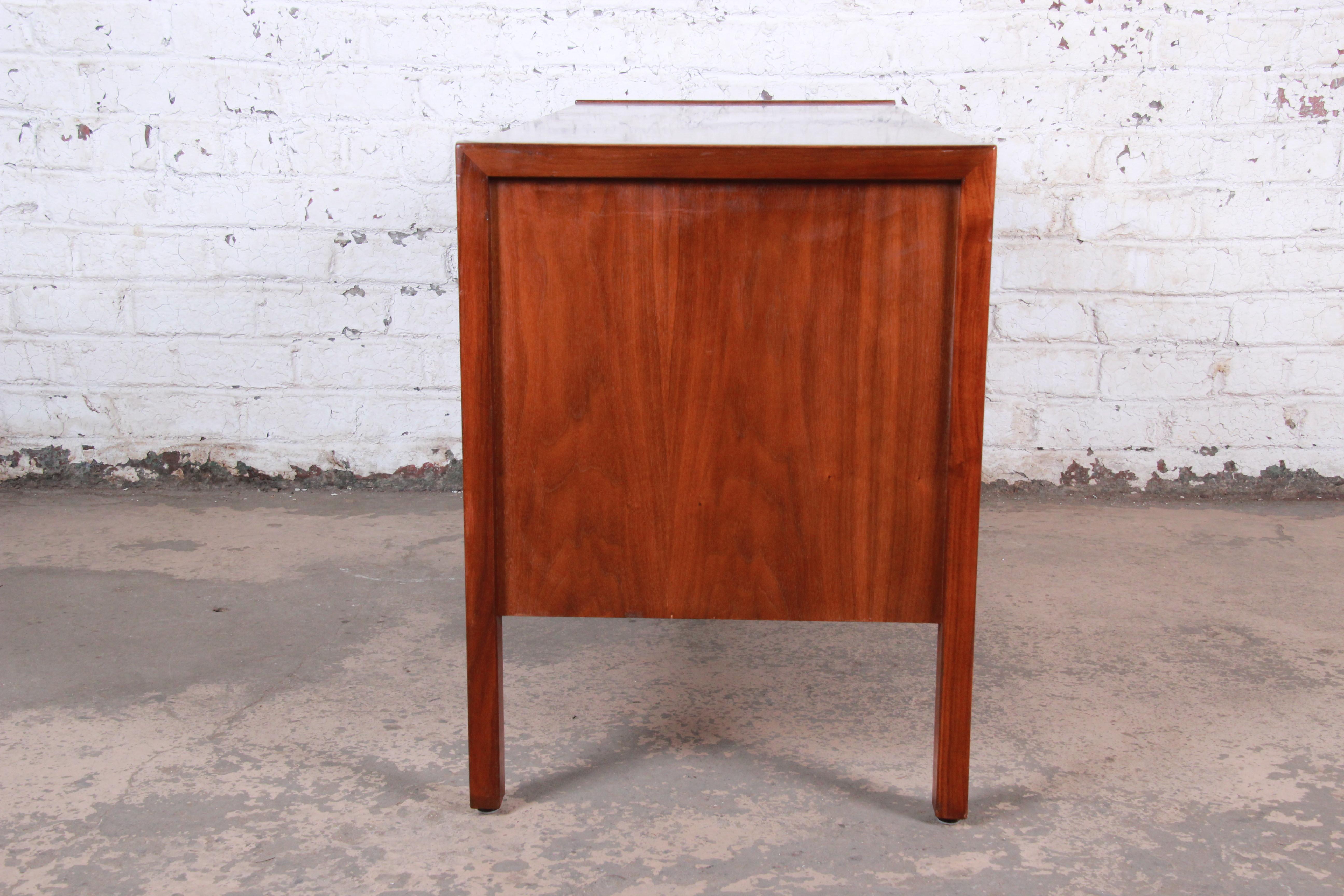 Jens Risom Mid-Century Modern Walnut Credenza, 1960s 8