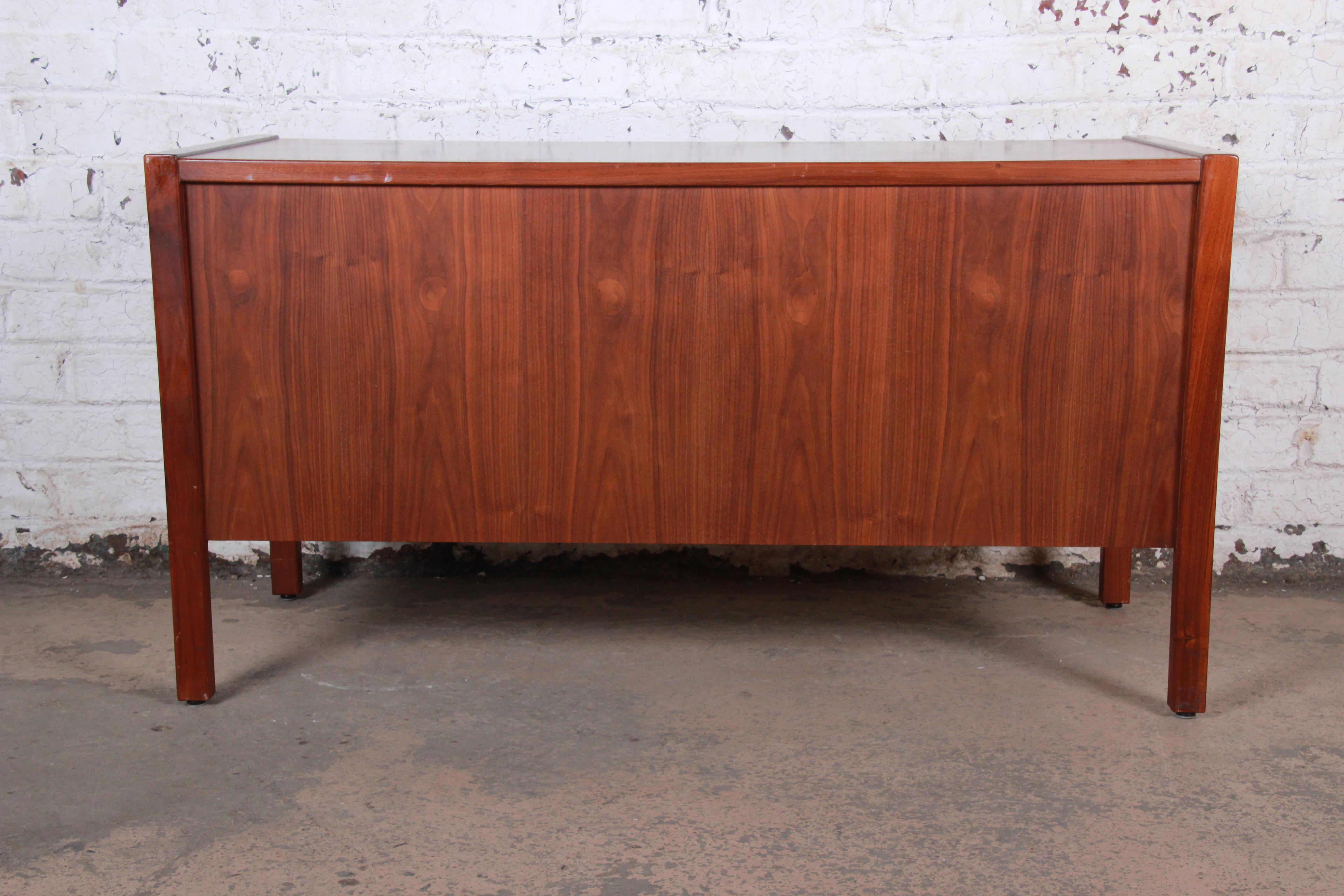 Jens Risom Mid-Century Modern Walnut Credenza, 1960s 9