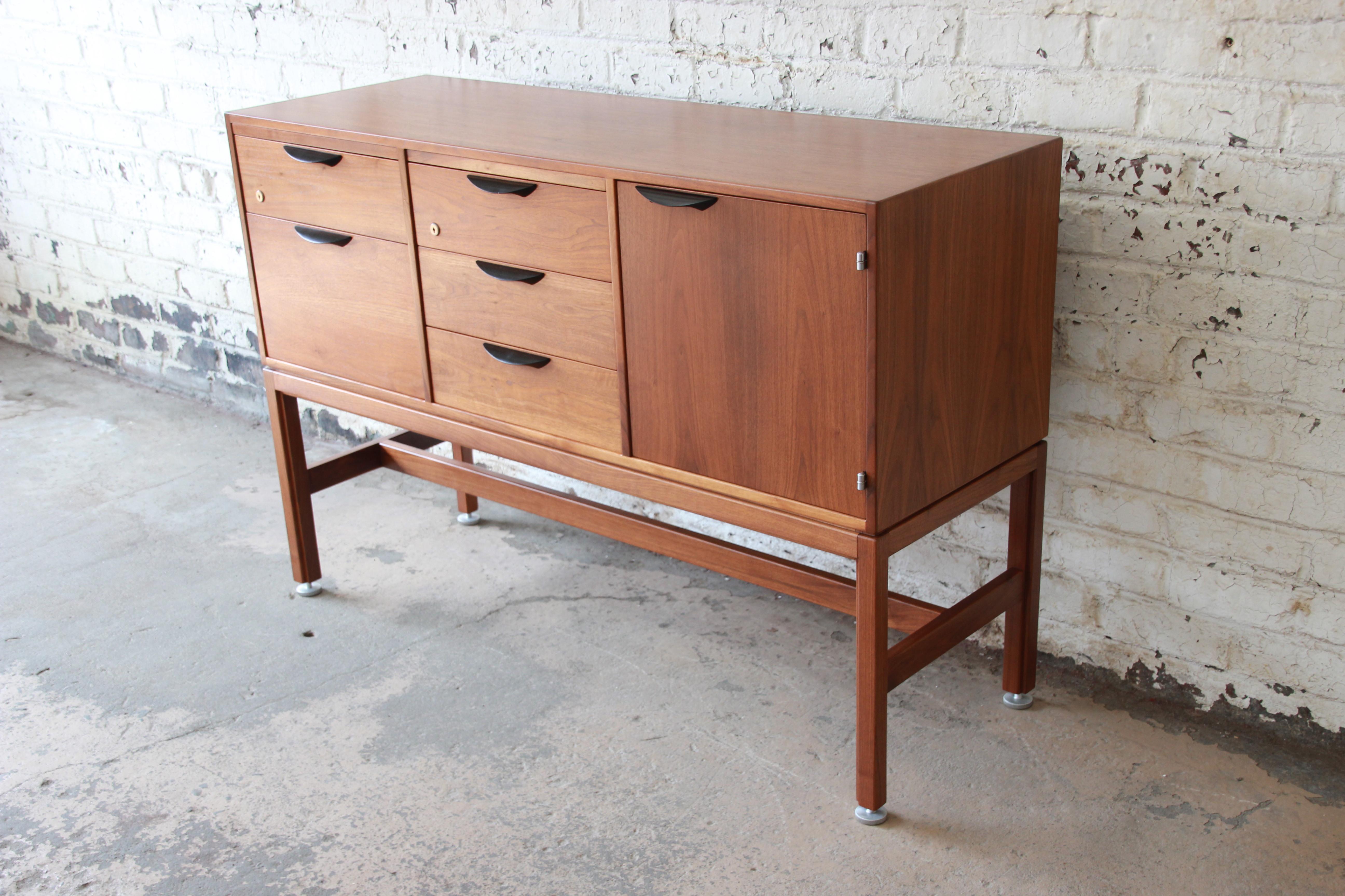 American Jens Risom Mid-Century Modern Walnut Credenza, 1960s