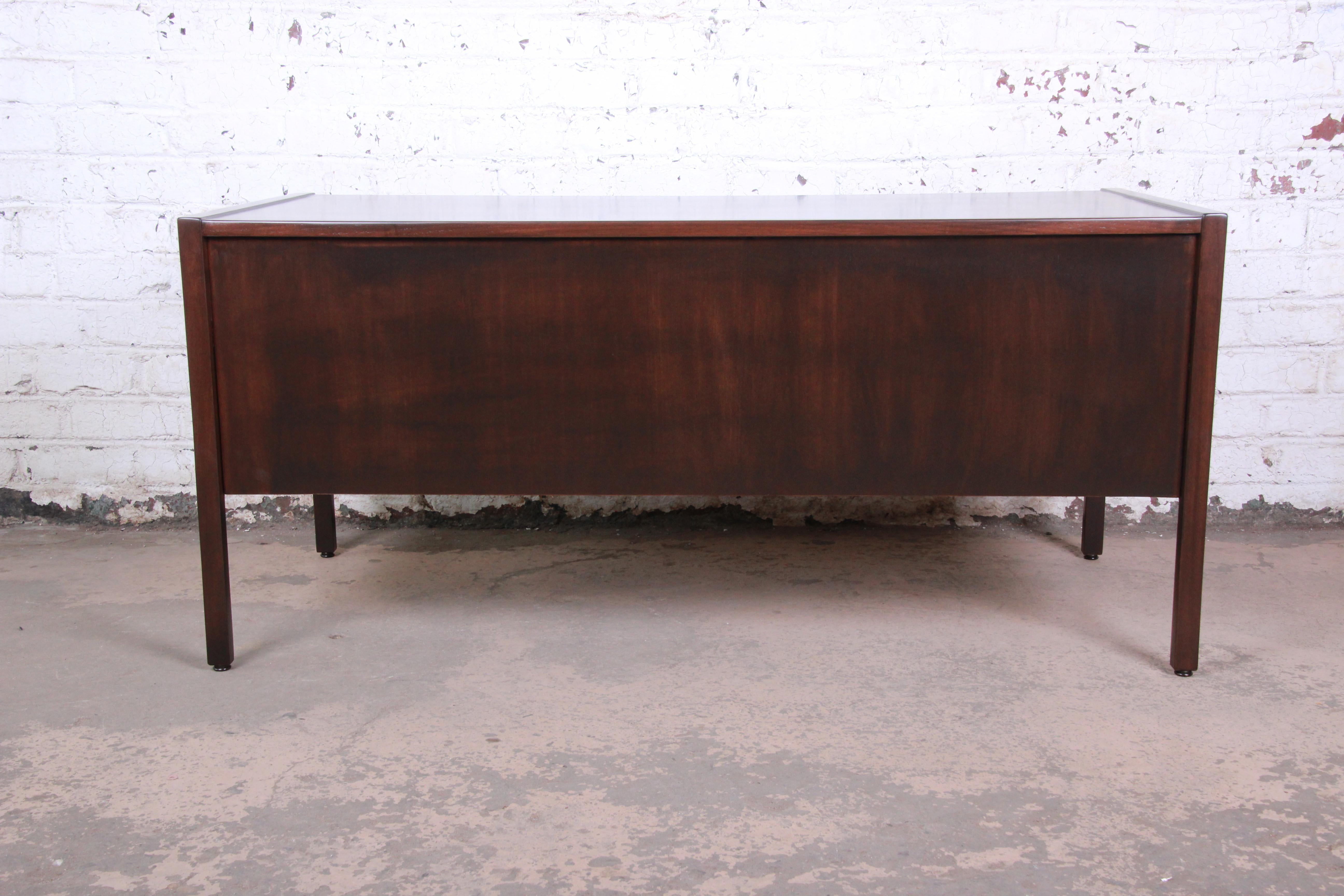 Jens Risom Mid-Century Modern Walnut Executive Desk, 1960s 6