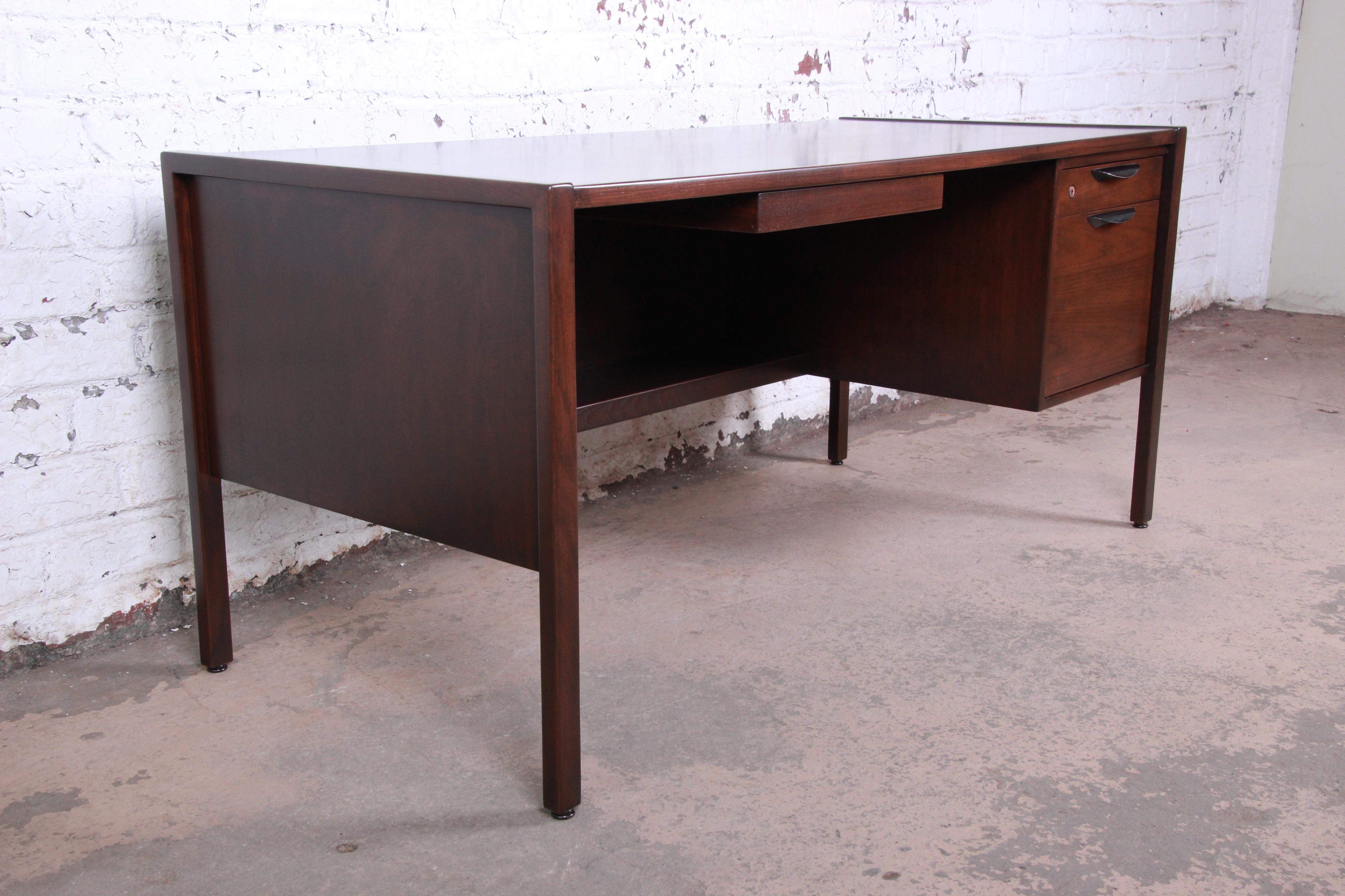 Jens Risom Mid-Century Modern Walnut Executive Desk, 1960s In Good Condition In South Bend, IN