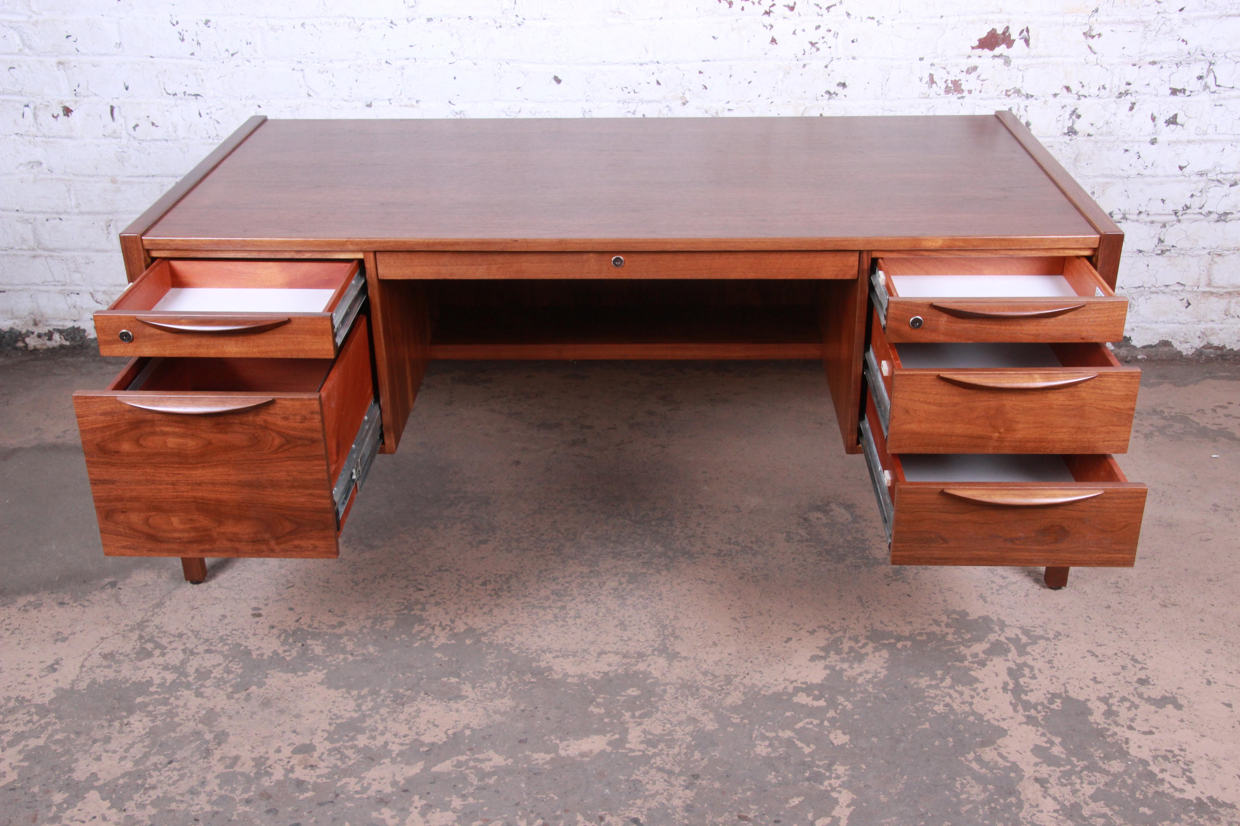 Jens Risom Mid-Century Modern Walnut Executive Desk, Newly Restored 3