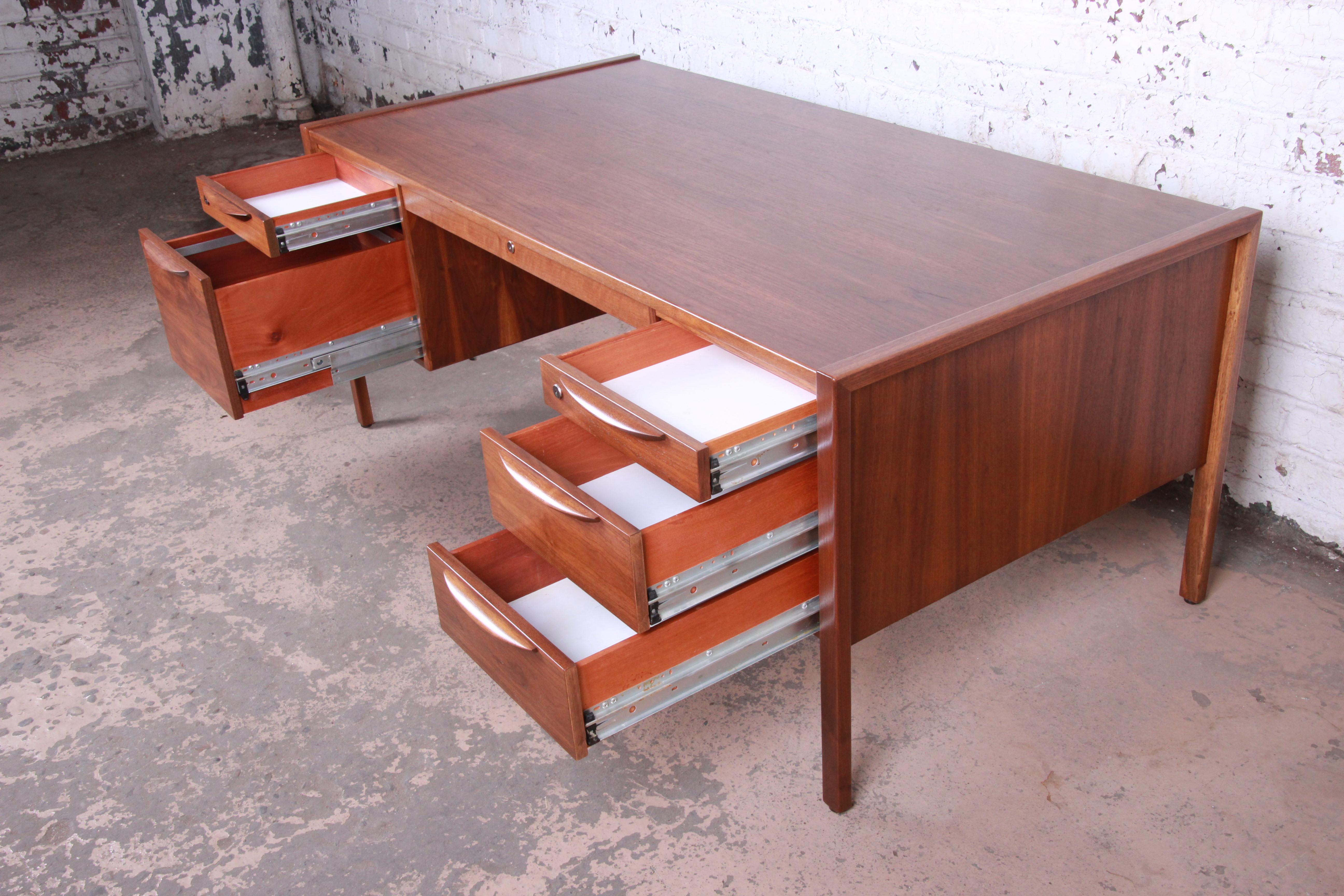 Jens Risom Mid-Century Modern Walnut Executive Desk, Newly Restored 4