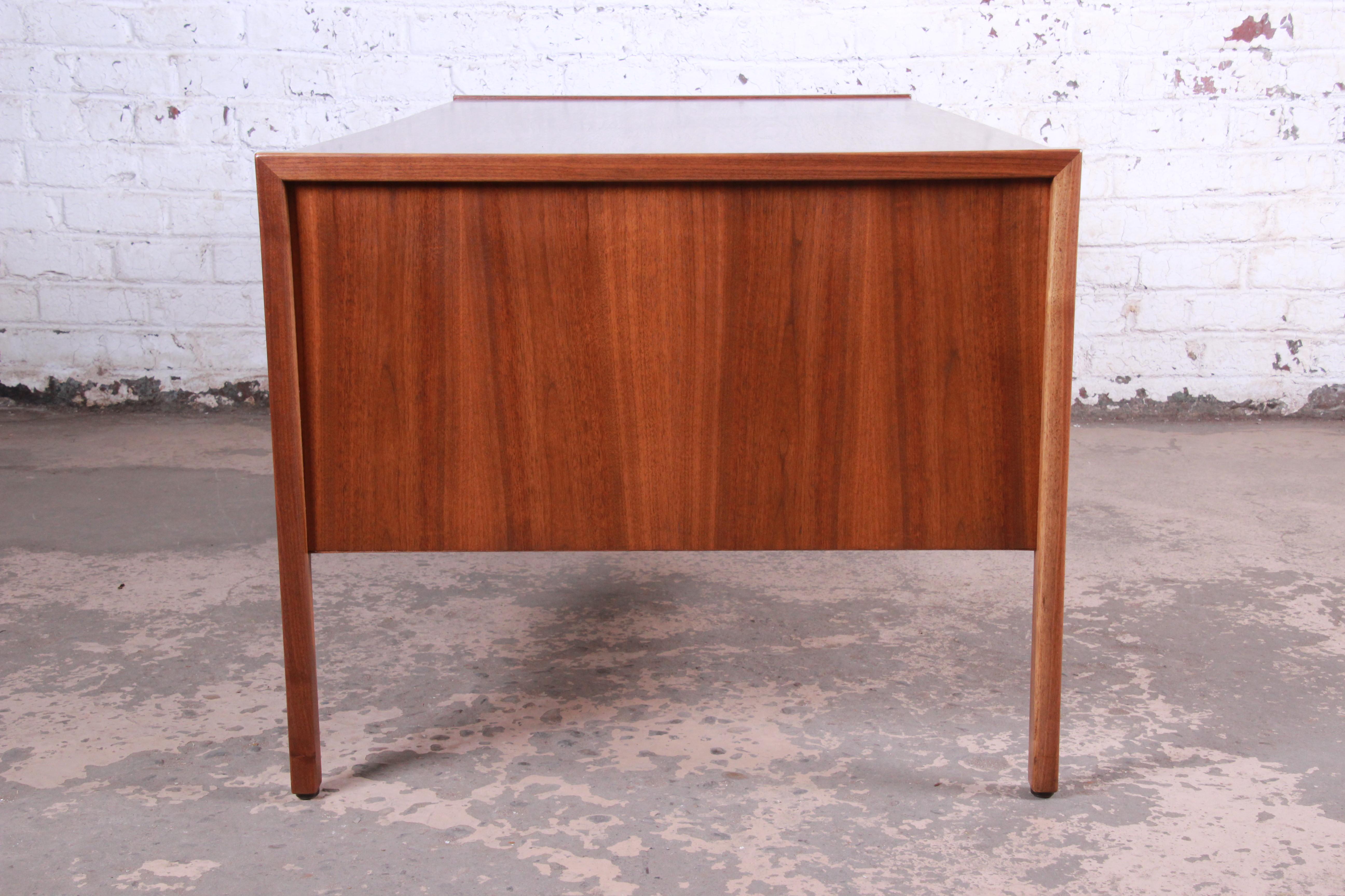 Jens Risom Mid-Century Modern Walnut Executive Desk, Newly Restored 6