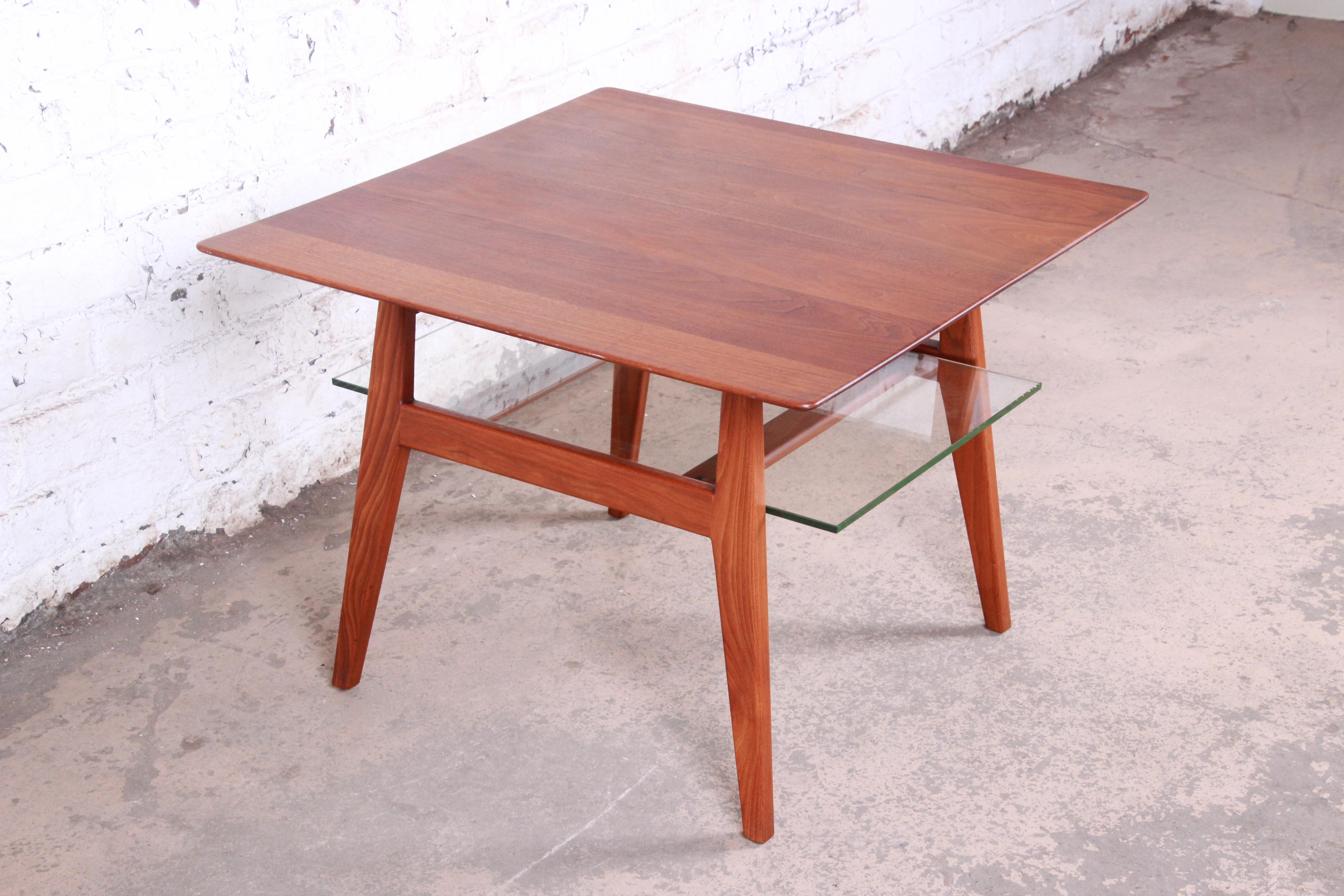 Jens Risom Mid-Century Modern Walnut Occasional Side Table, 1950s In Good Condition In South Bend, IN