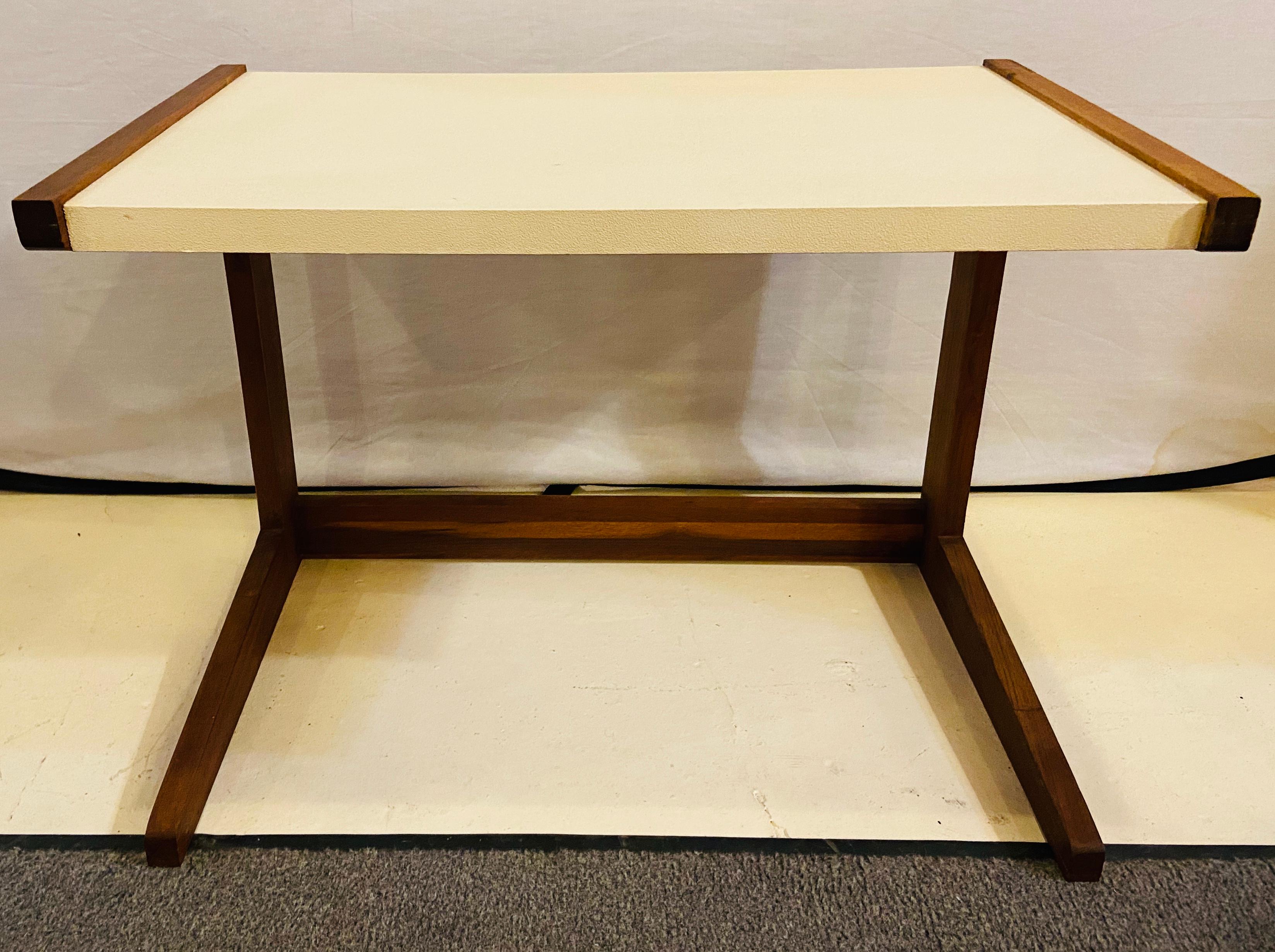 Jens Risom Mid-Century Modern Walnut Vinyl Nesting Side Tables, Set of Three 4