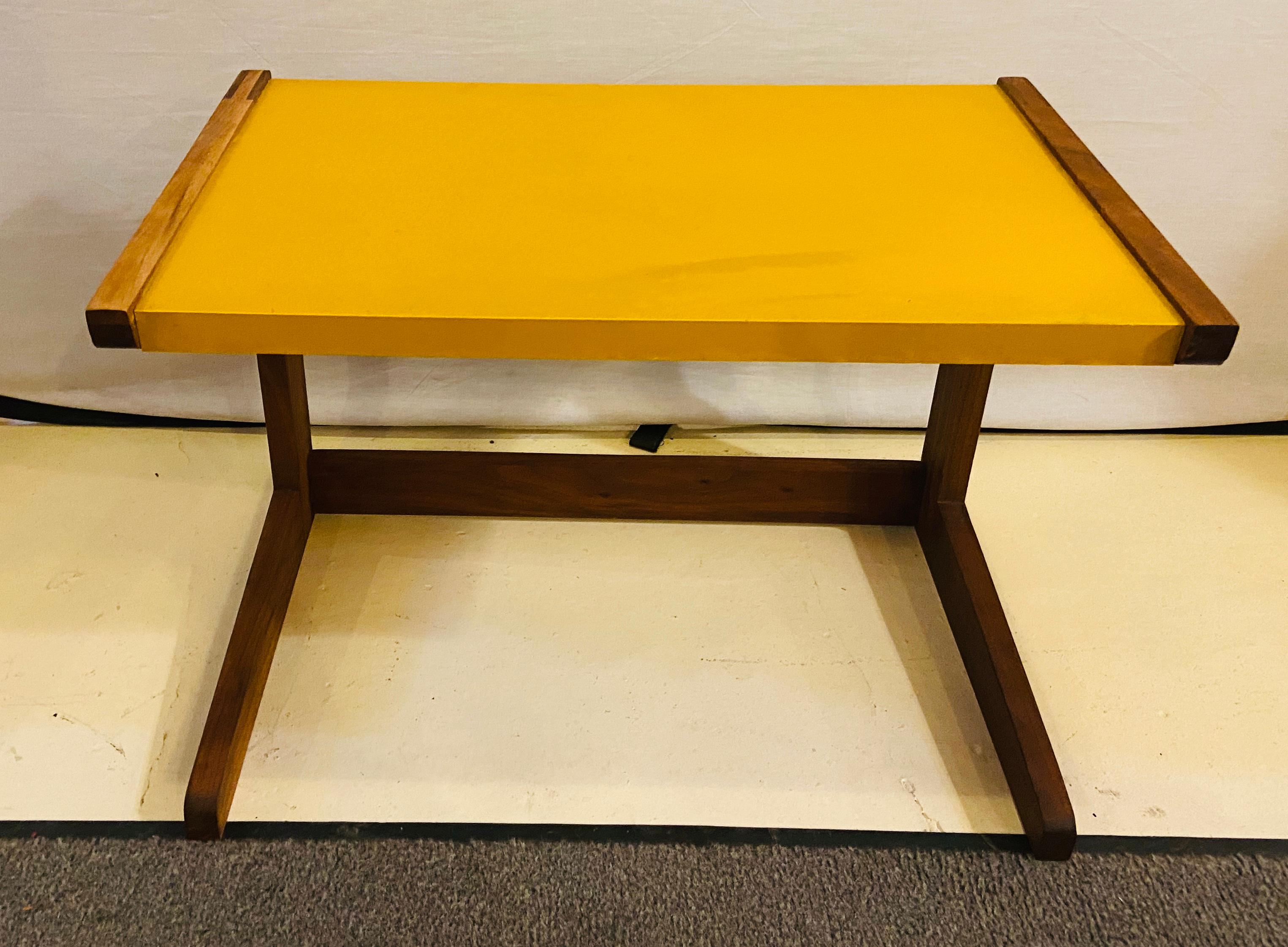 Jens Risom Mid-Century Modern Walnut Vinyl Nesting Side Tables, Set of Three 5