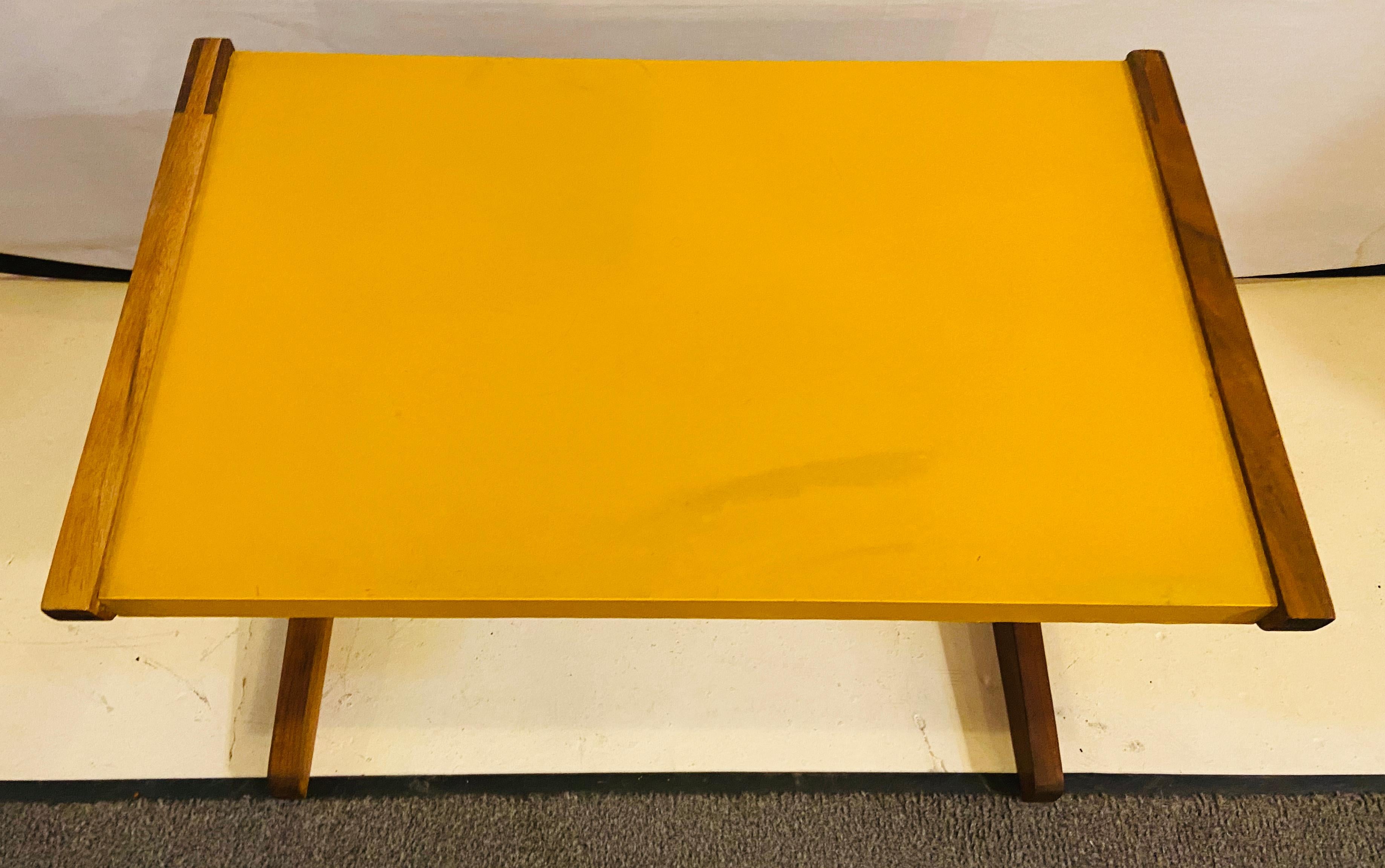 Jens Risom Mid-Century Modern Walnut Vinyl Nesting Side Tables, Set of Three 6
