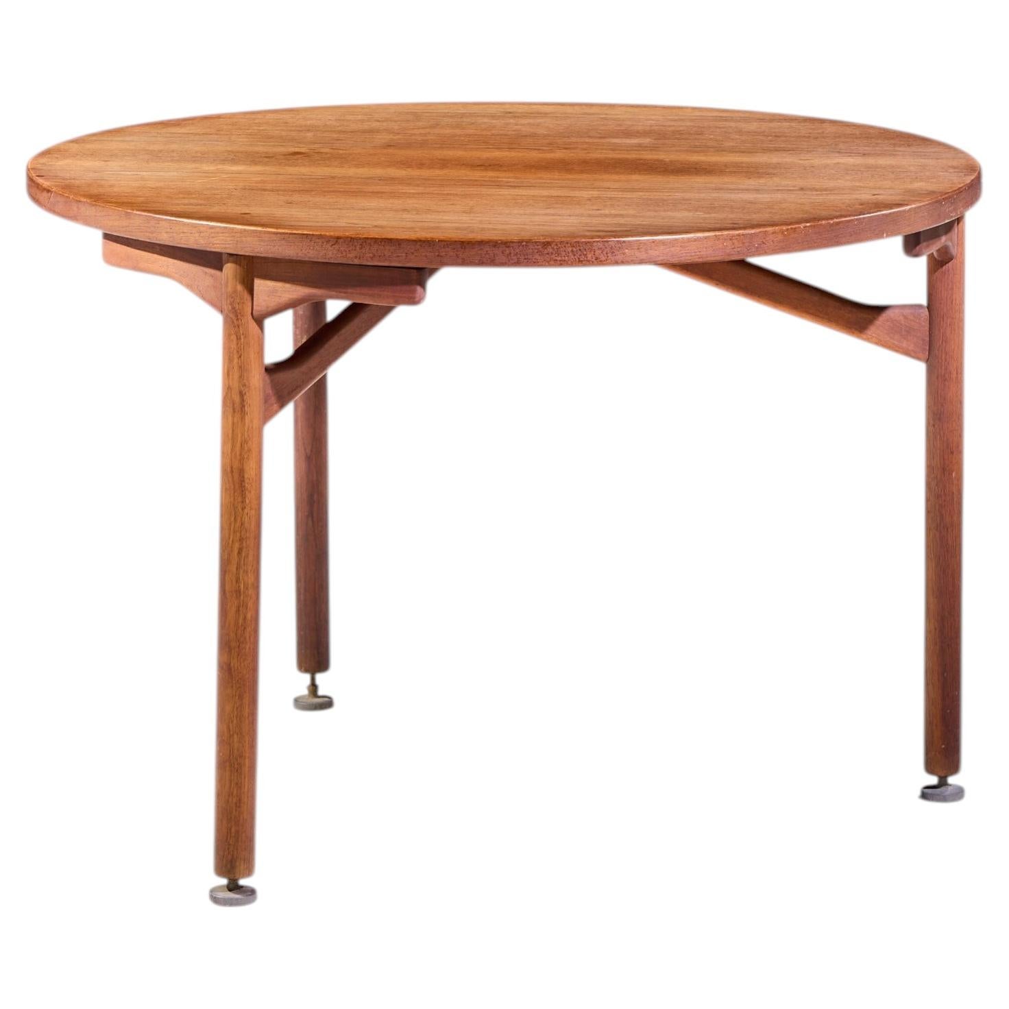 Jens Risom Mid Century Round Walnut Dining Table For Sale at 1stDibs