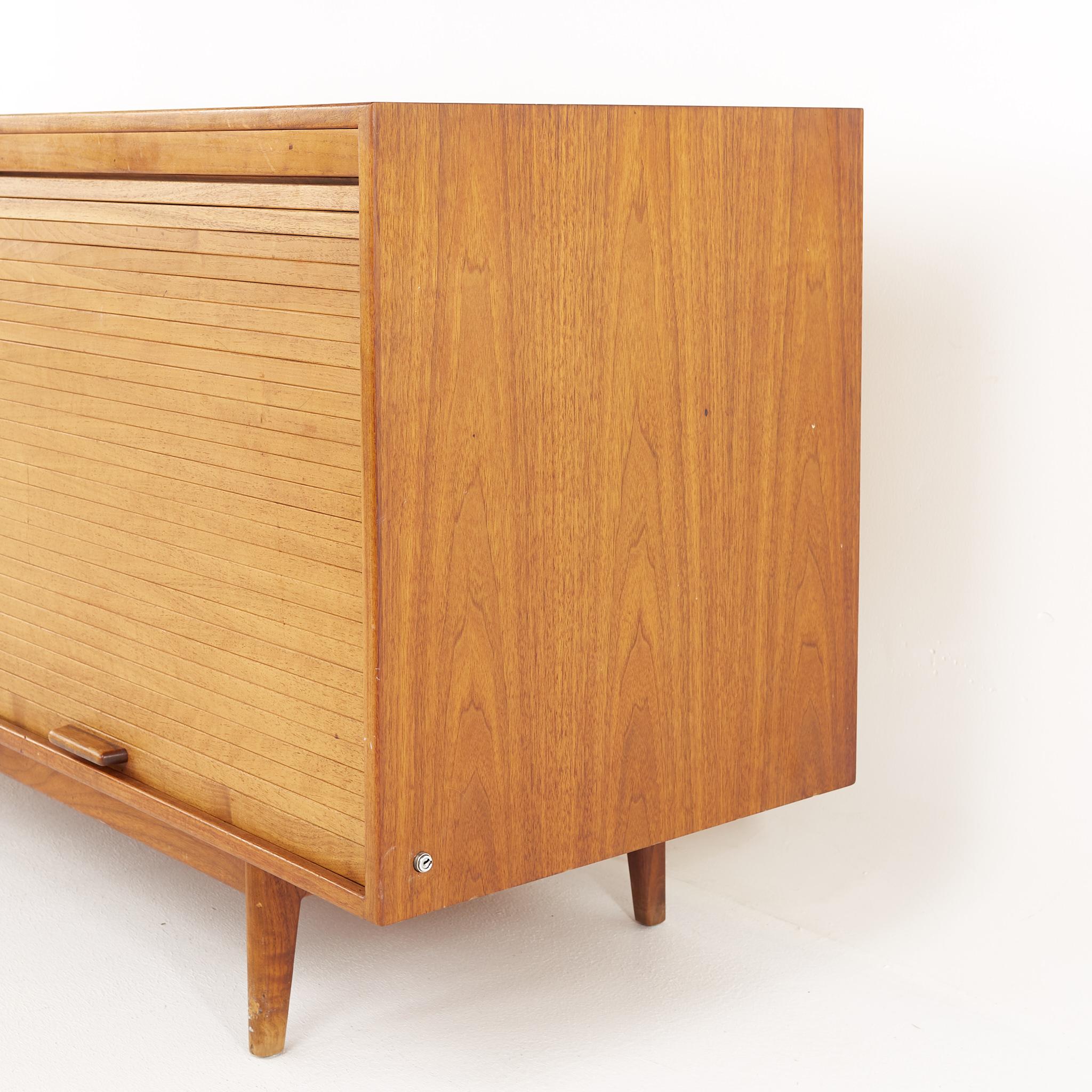 Jens Risom Mid Century Tambour Door Credenza In Good Condition In Franklin Park, IL