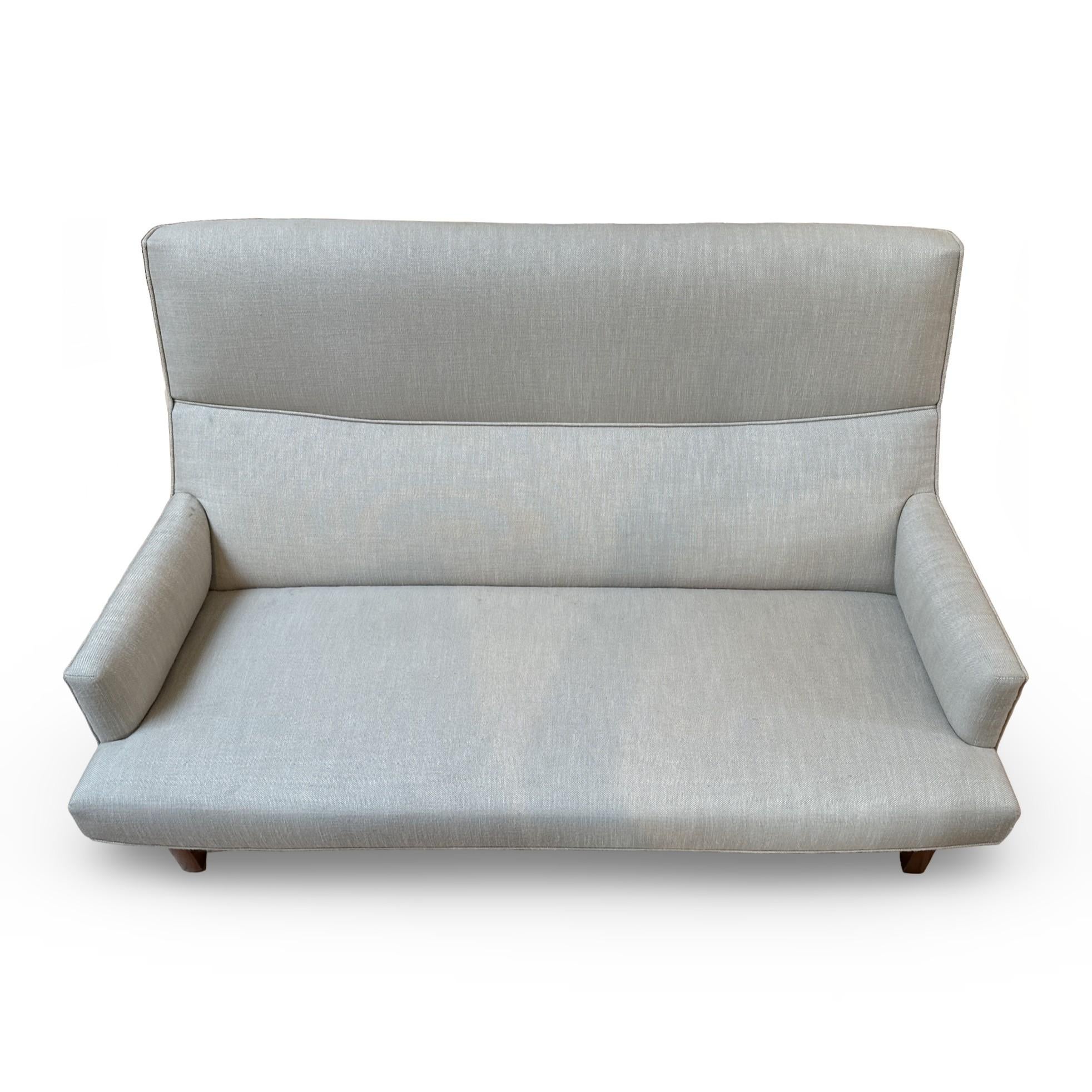 Jens Risom Loveseat U-150 de mediados de siglo con tapicería nueva en Bueno estado para la venta en Sacramento, CA