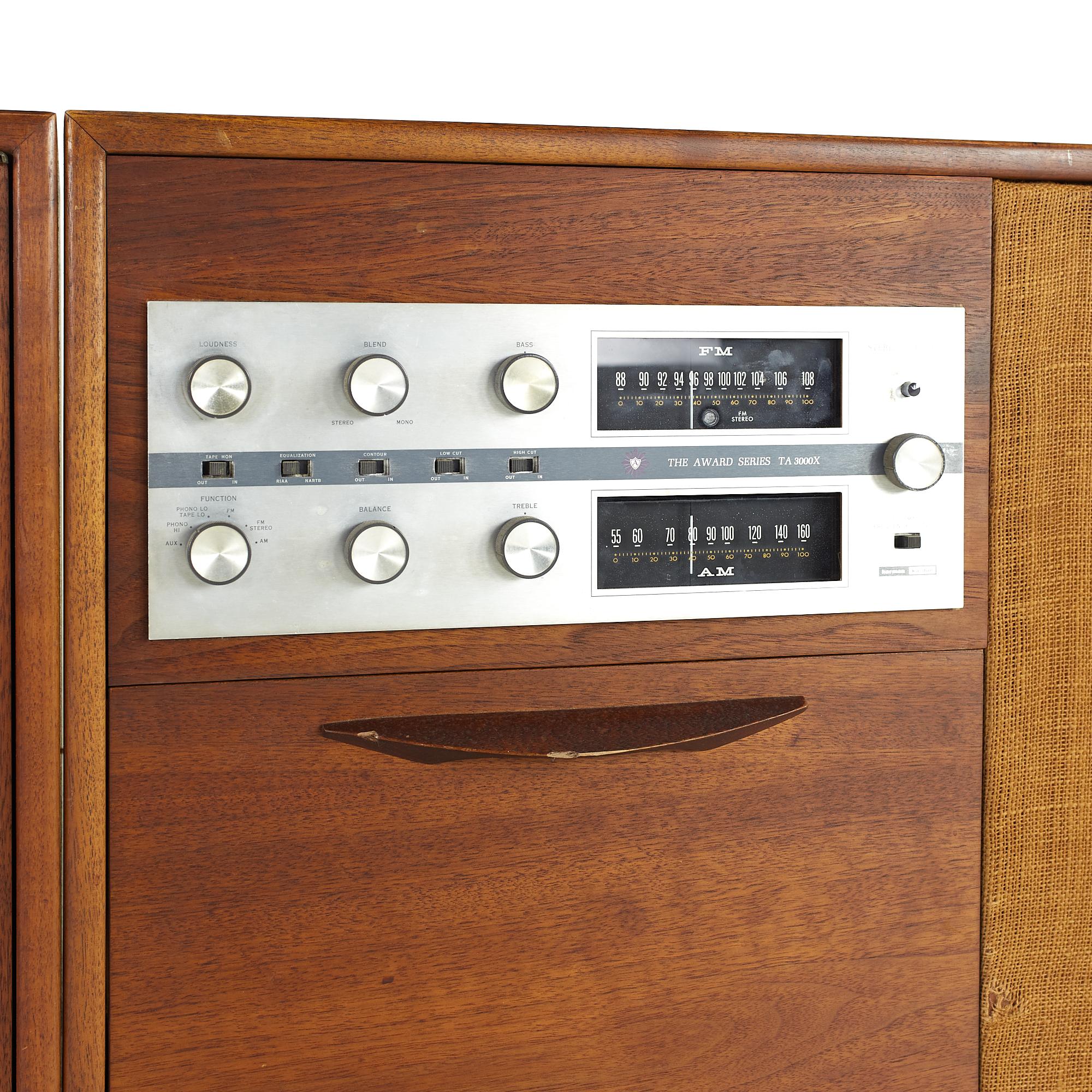 Jens Risom Midcentury Walnut 2 Piece Stereo Console For Sale 1