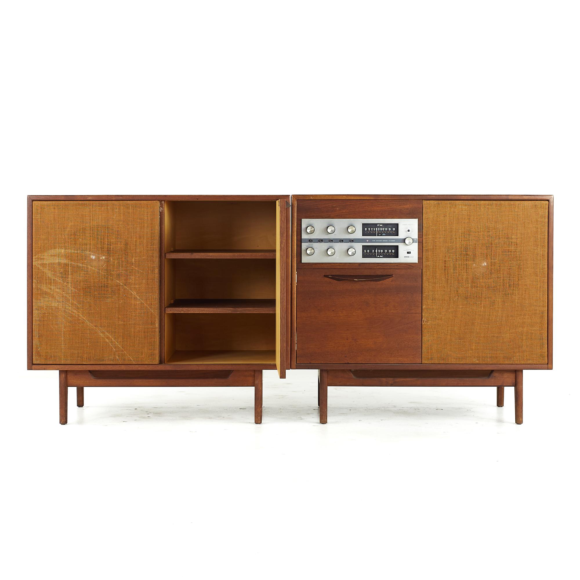 Jens Risom Midcentury Walnut 2 Piece Stereo Console For Sale 2