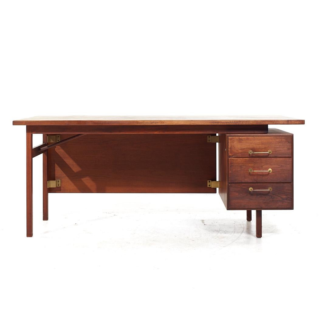 Jens Risom Mid Century Walnut and Brass Desk

This desk measures: 72 wide x 36 deep x 29.75 high, with a chair clearance of 26 inches

All pieces of furniture can be had in what we call restored vintage condition. That means the piece is restored