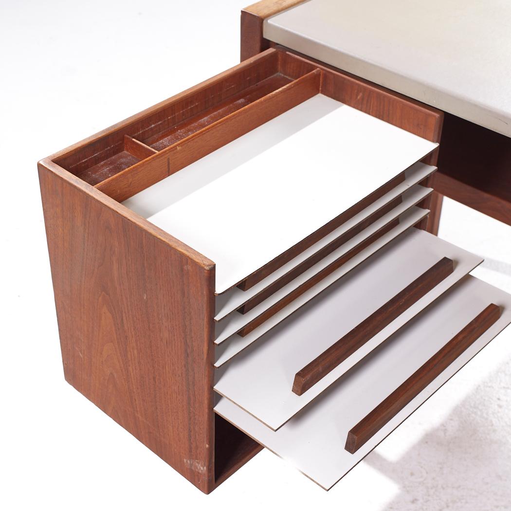 Jens Risom Mid Century Walnut and Leather Top Corner Desk 4