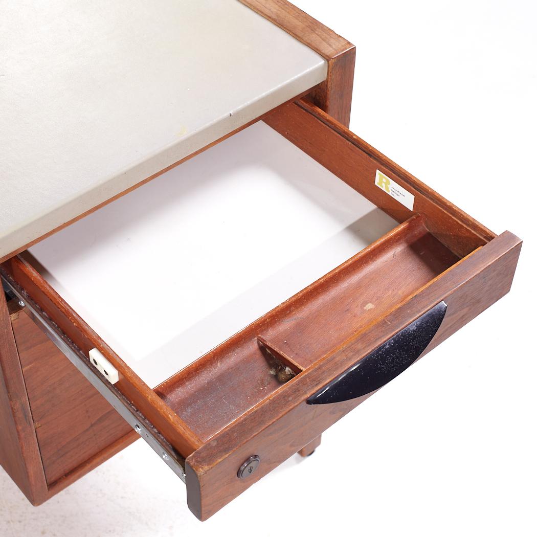 Jens Risom Mid Century Walnut and Leather Top Corner Desk For Sale 6
