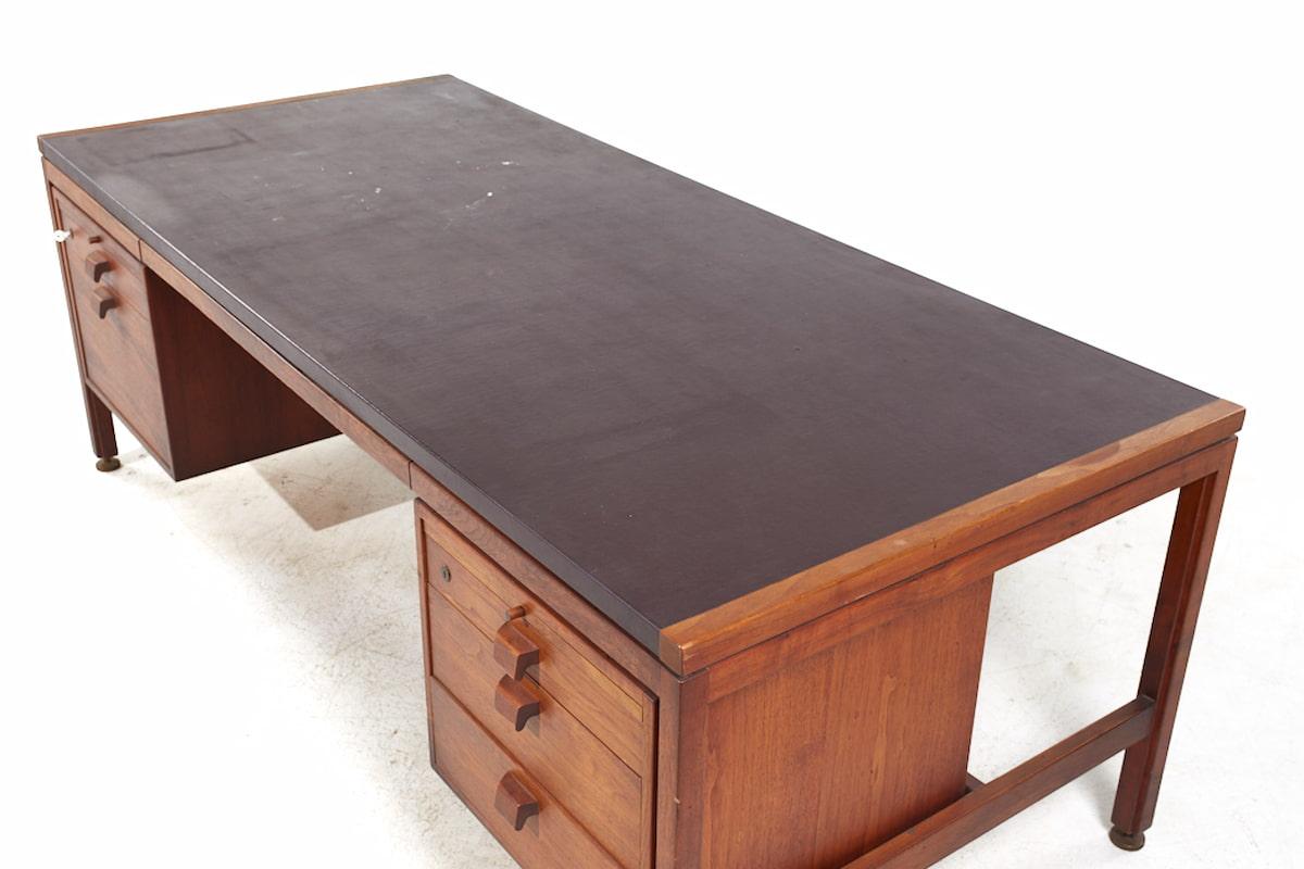 Jens Risom Mid Century Walnut and Leather Top Executive Desk For Sale 1