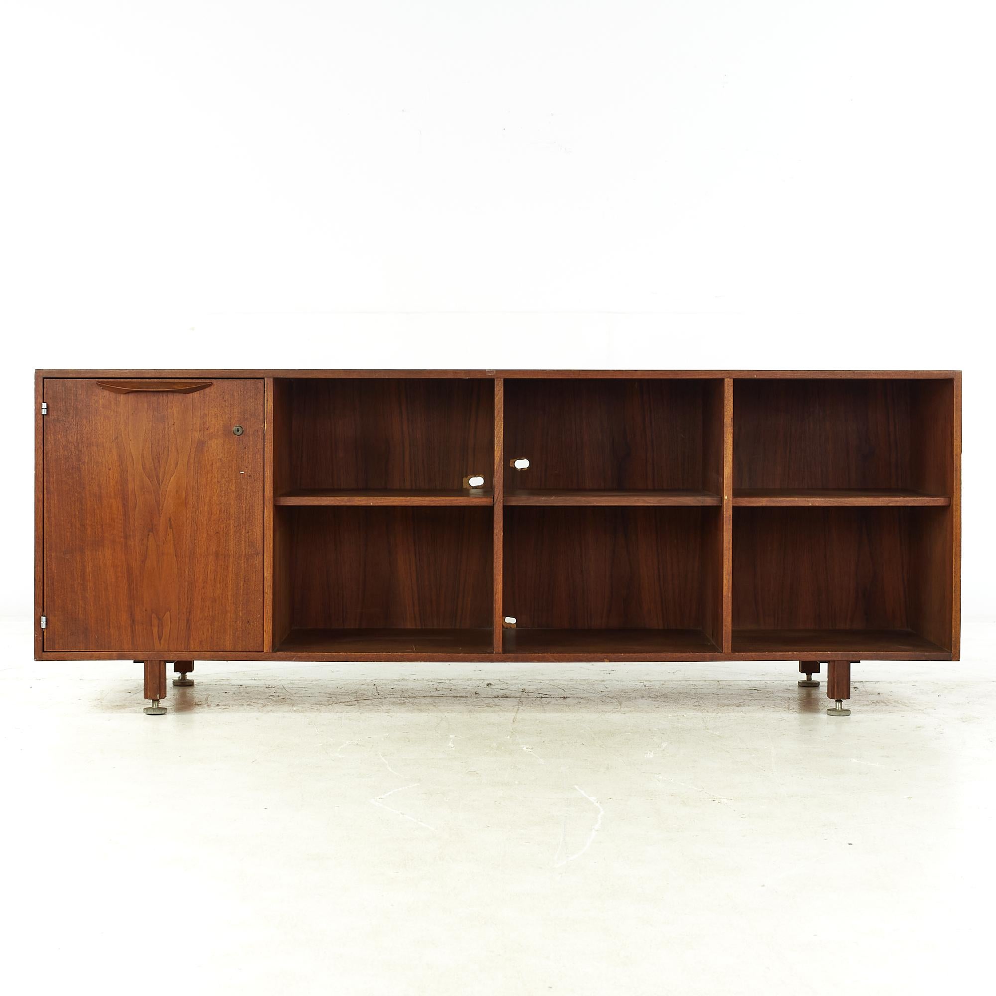 Jens Risom midcentury walnut bookcase credenza

This credenza measures: 77.75 wide x 20 deep x 29.25 inches high

All pieces of furniture can be had in what we call restored vintage condition. That means the piece is restored upon purchase so