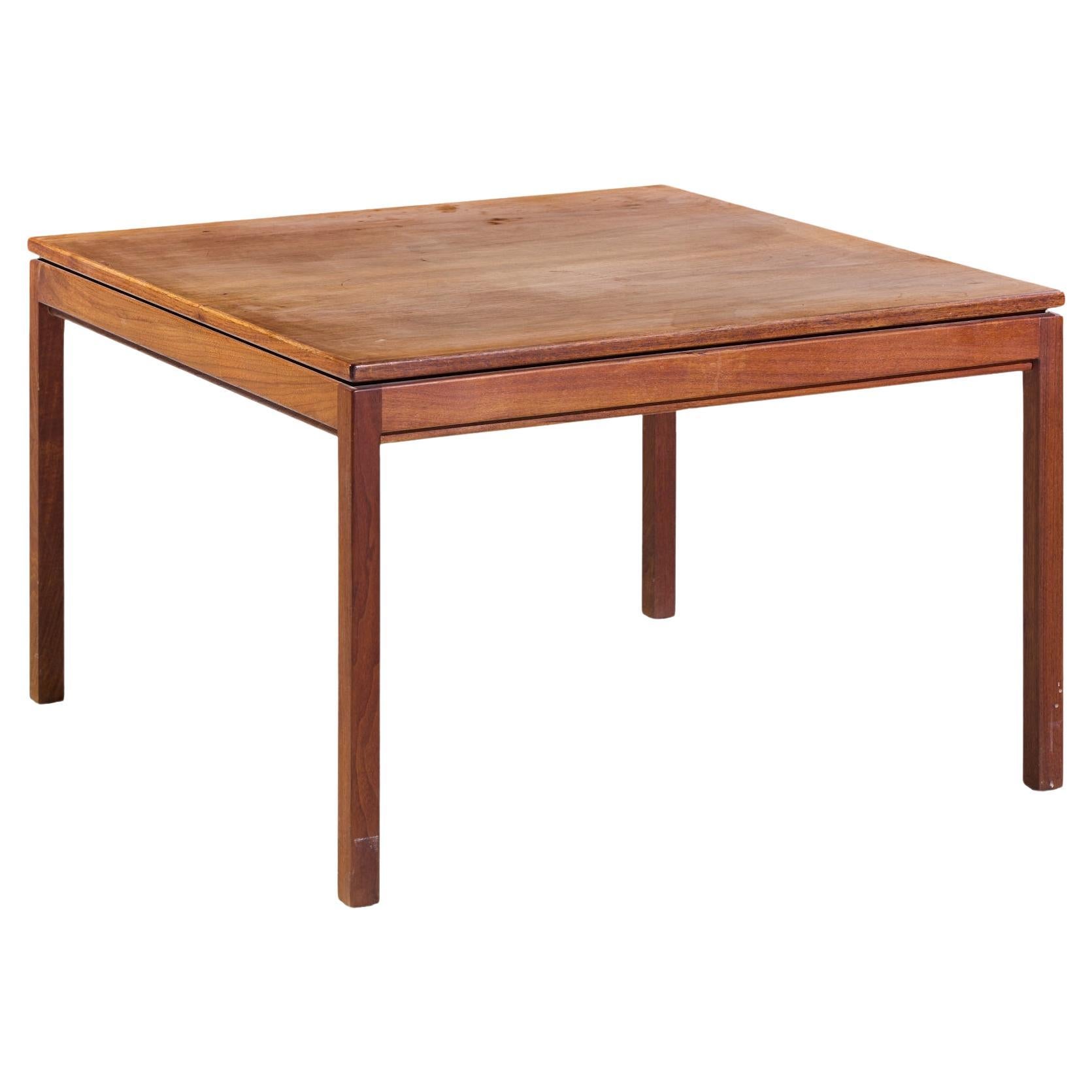 Jens Risom Mid Century Nussbaum Couchtisch im Angebot