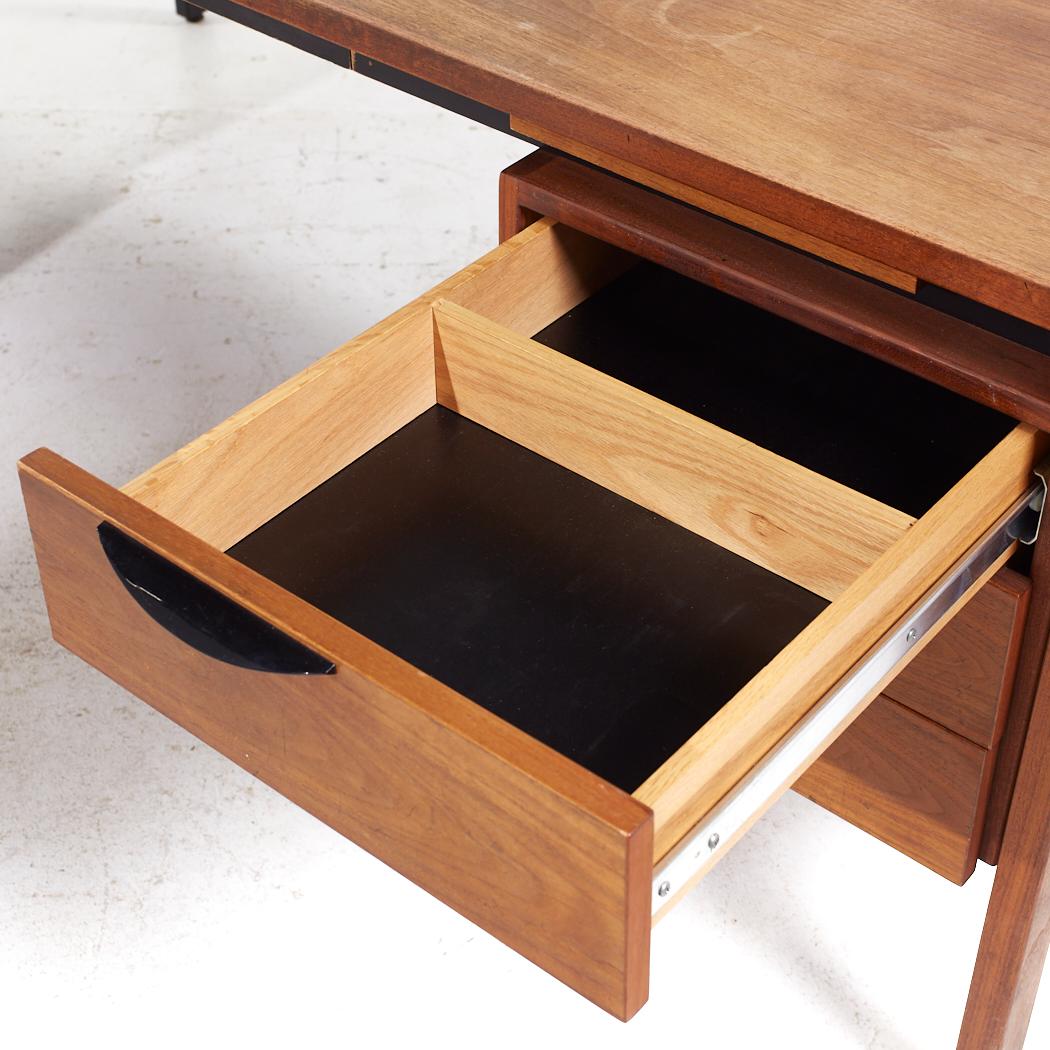 Jens Risom Mid Century Walnut Corner Desk For Sale 5
