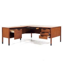 Bureau d'angle en noyer du milieu du siècle de Jens Risom