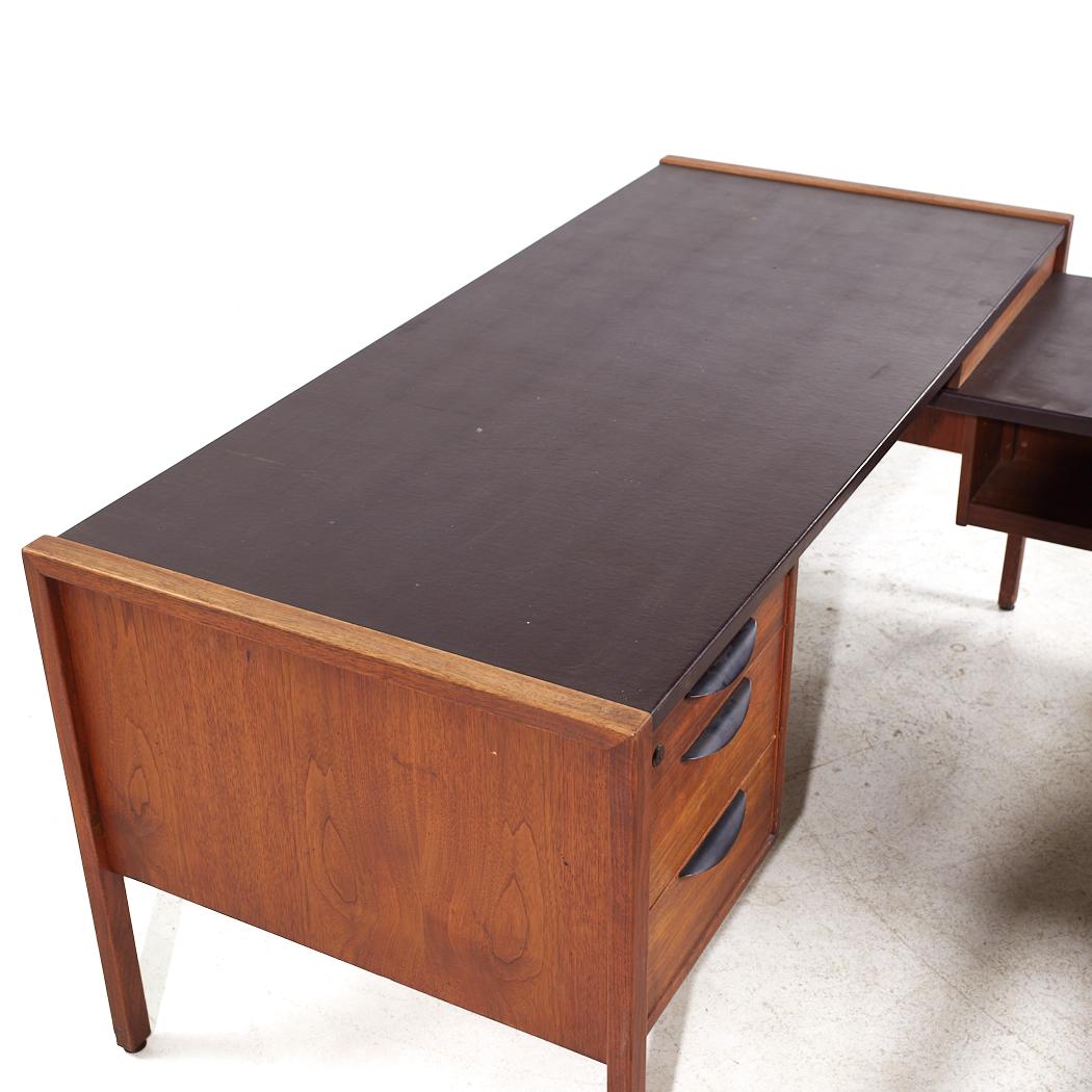 American Jens Risom Mid Century Walnut Corner Desk For Sale