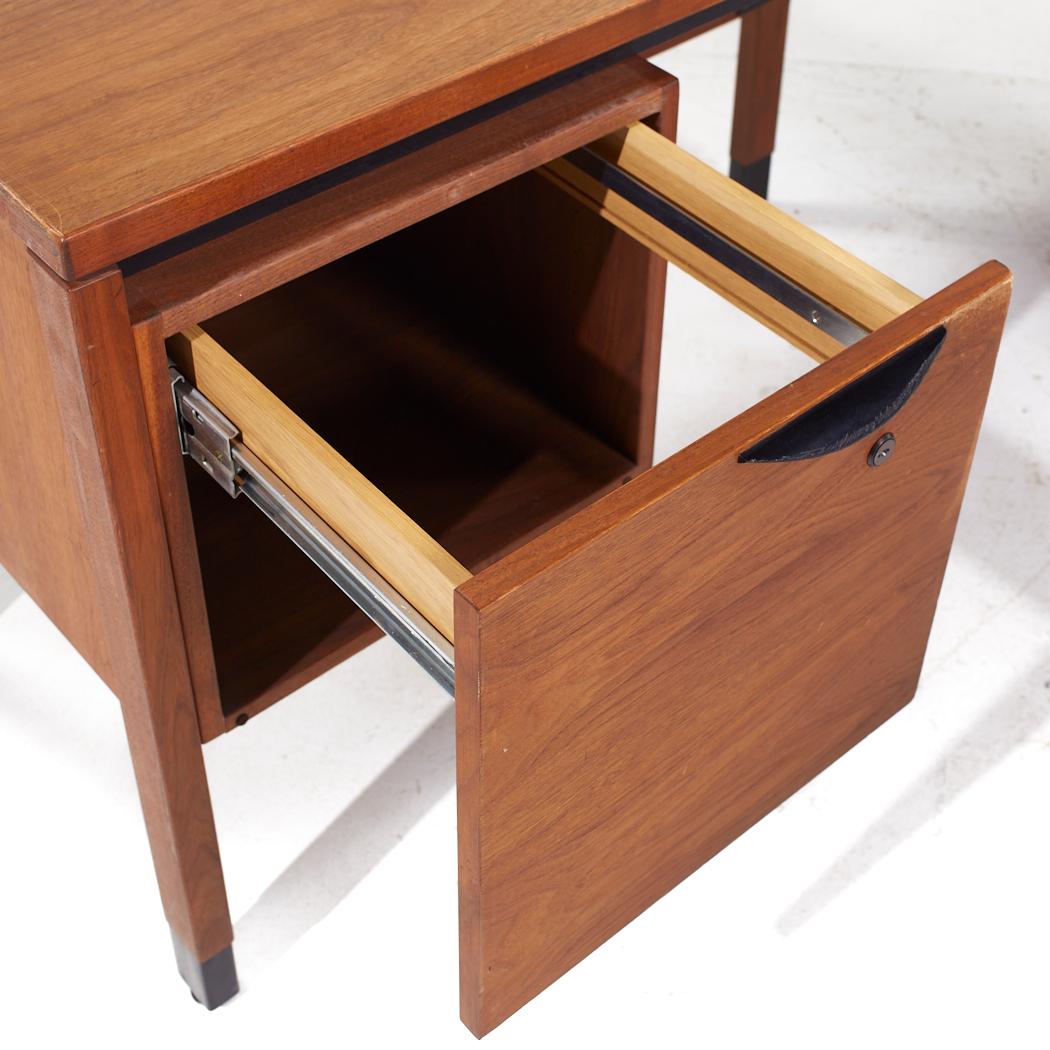 Jens Risom Mid Century Walnut Corner Desk For Sale 2