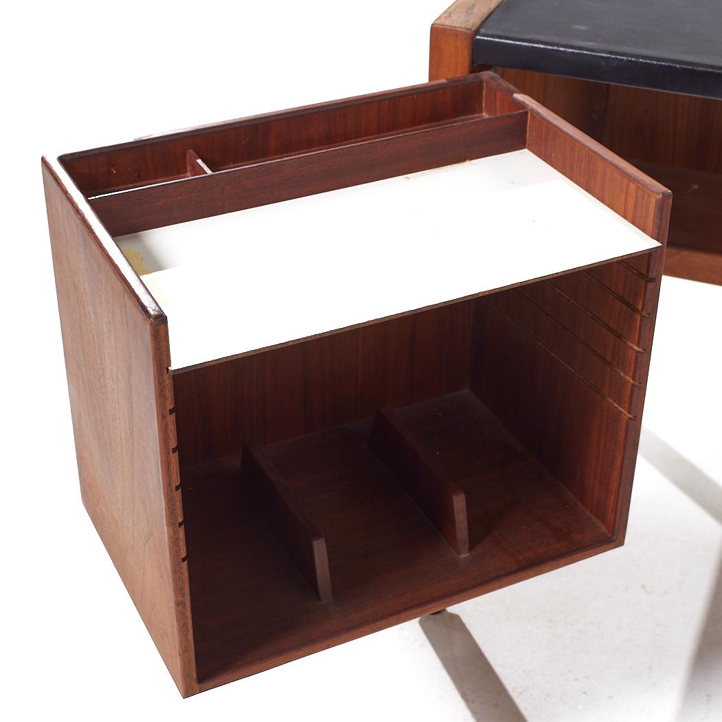 Jens Risom Mid Century Walnut Corner Desk with Left Return For Sale 3