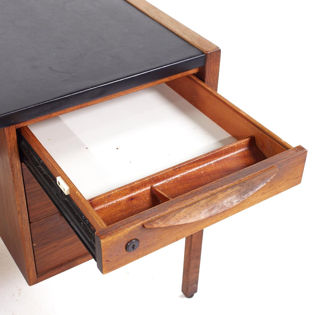 Jens Risom Mid Century Walnut Corner Desk with Left Return For Sale 2