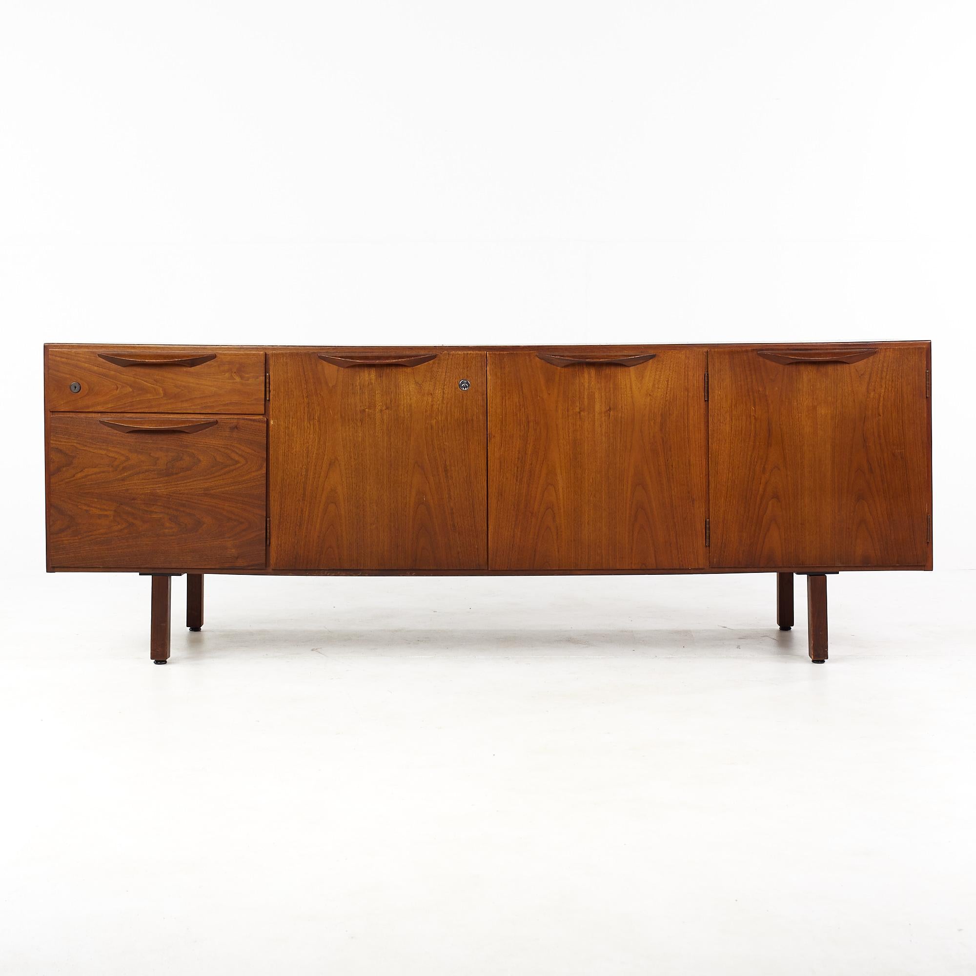 Jens Risom Mid Century walnut credenza

This credenza measures: 72 wide x 22 deep x 26 inches high

All pieces of furniture can be had in what we call restored vintage condition. That means the piece is restored upon purchase so it’s free of