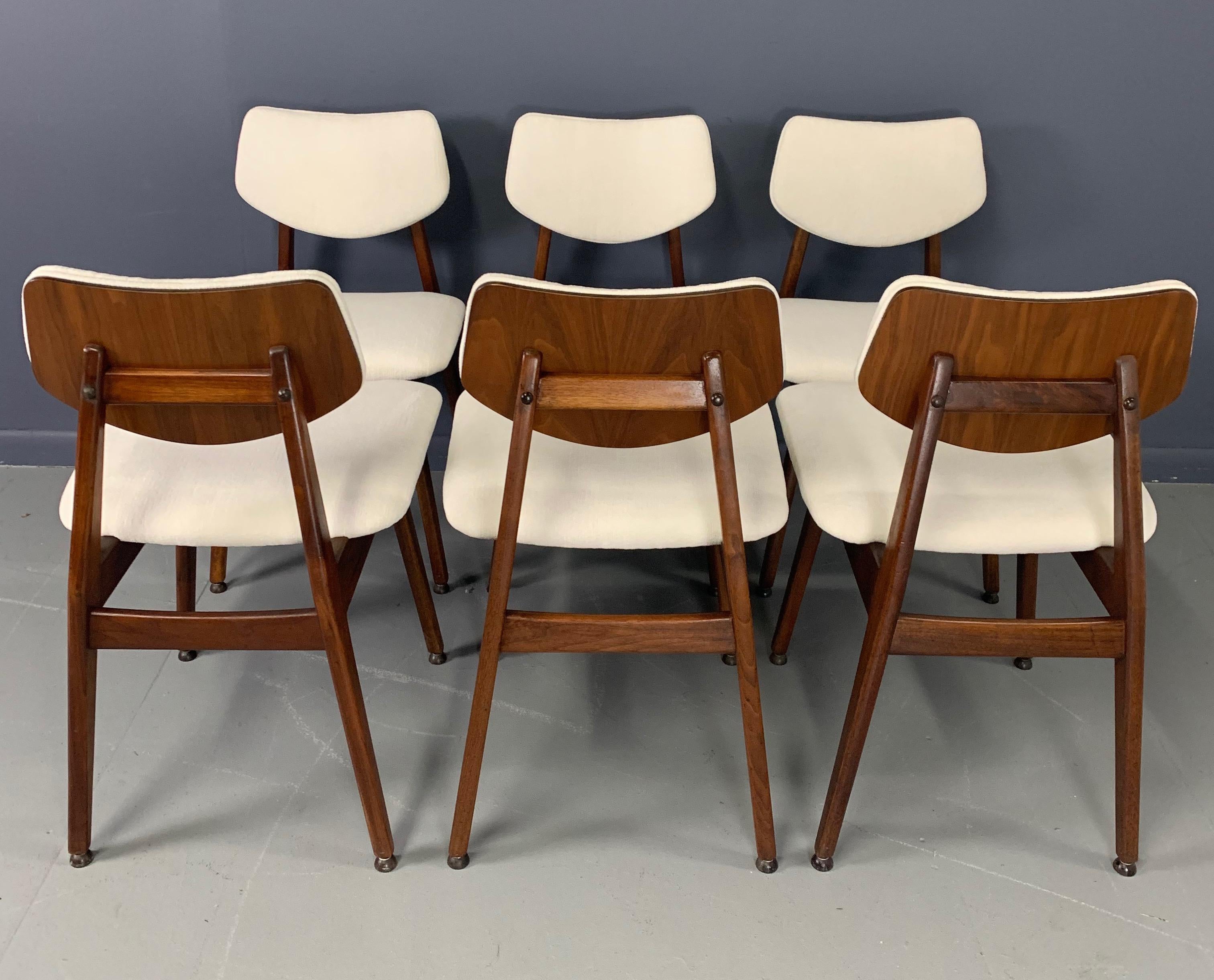 Jens Risom Midcentury Walnut Dining Chairs, a Set of Six 4