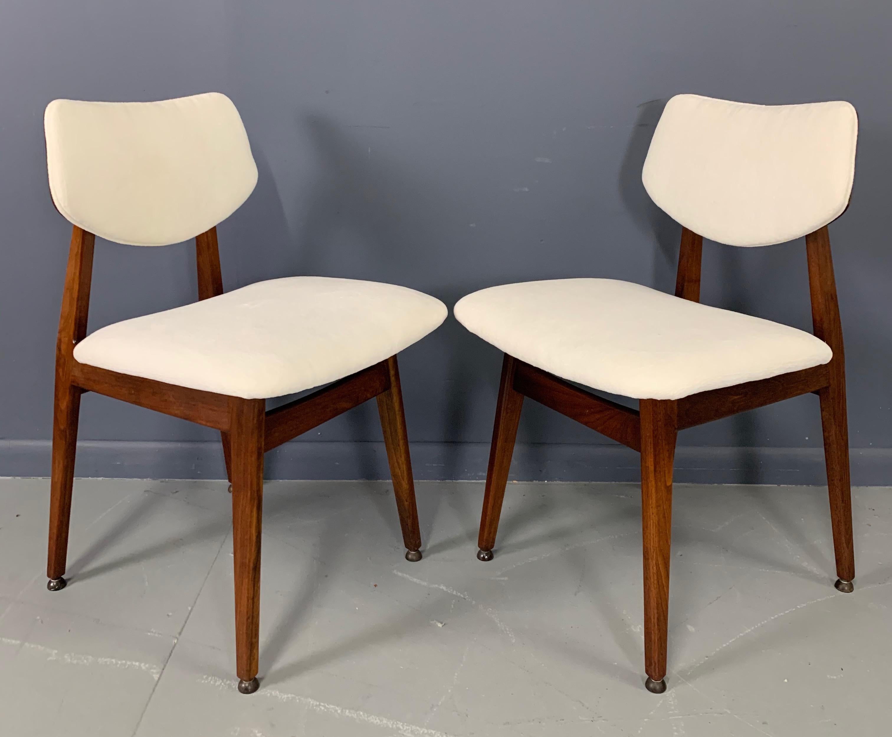 Jens Risom Midcentury Walnut Dining Chairs, a Set of Six 1