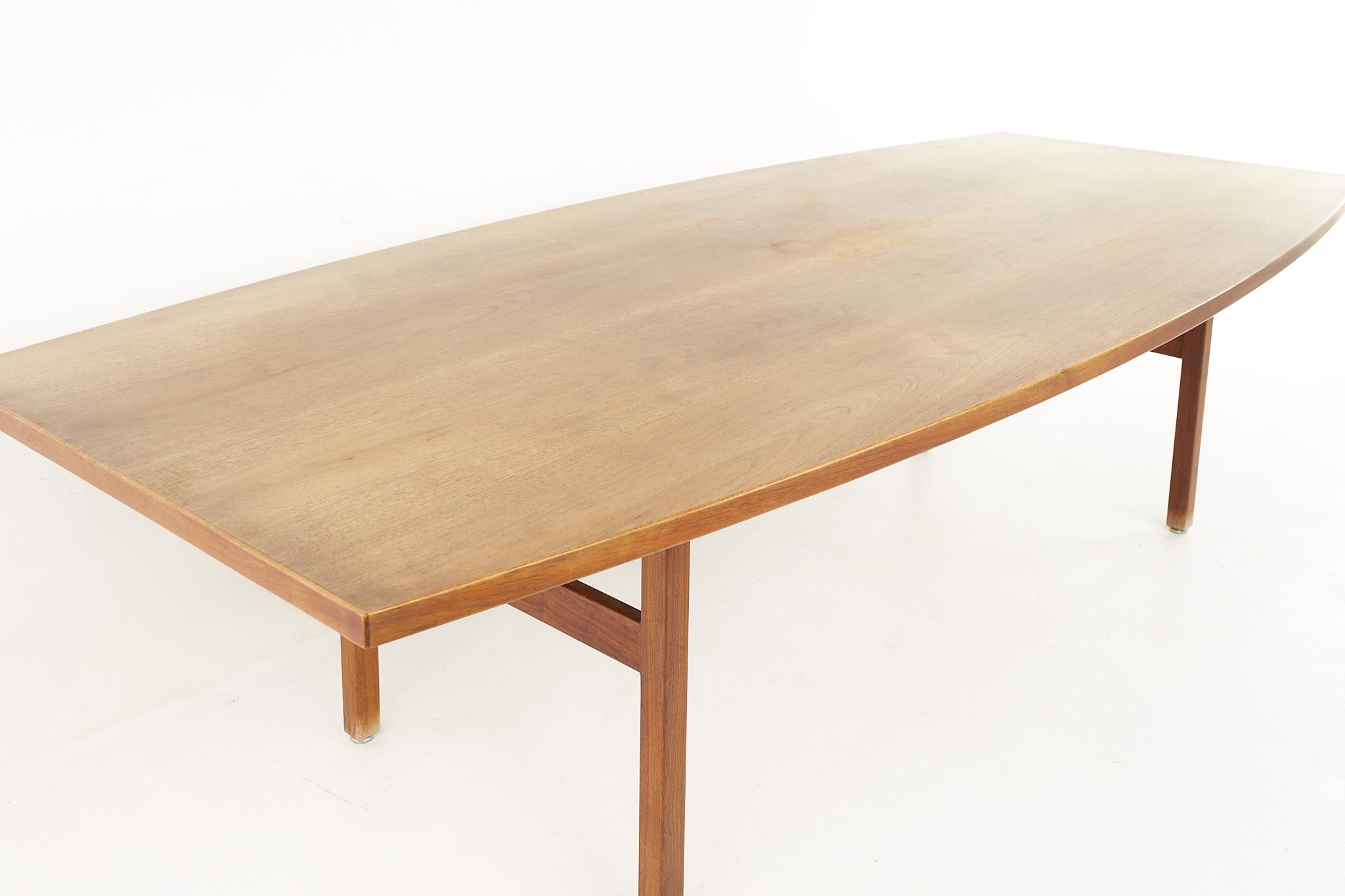 Jens Risom Mid-Century Walnut Dining Table In Good Condition In Countryside, IL
