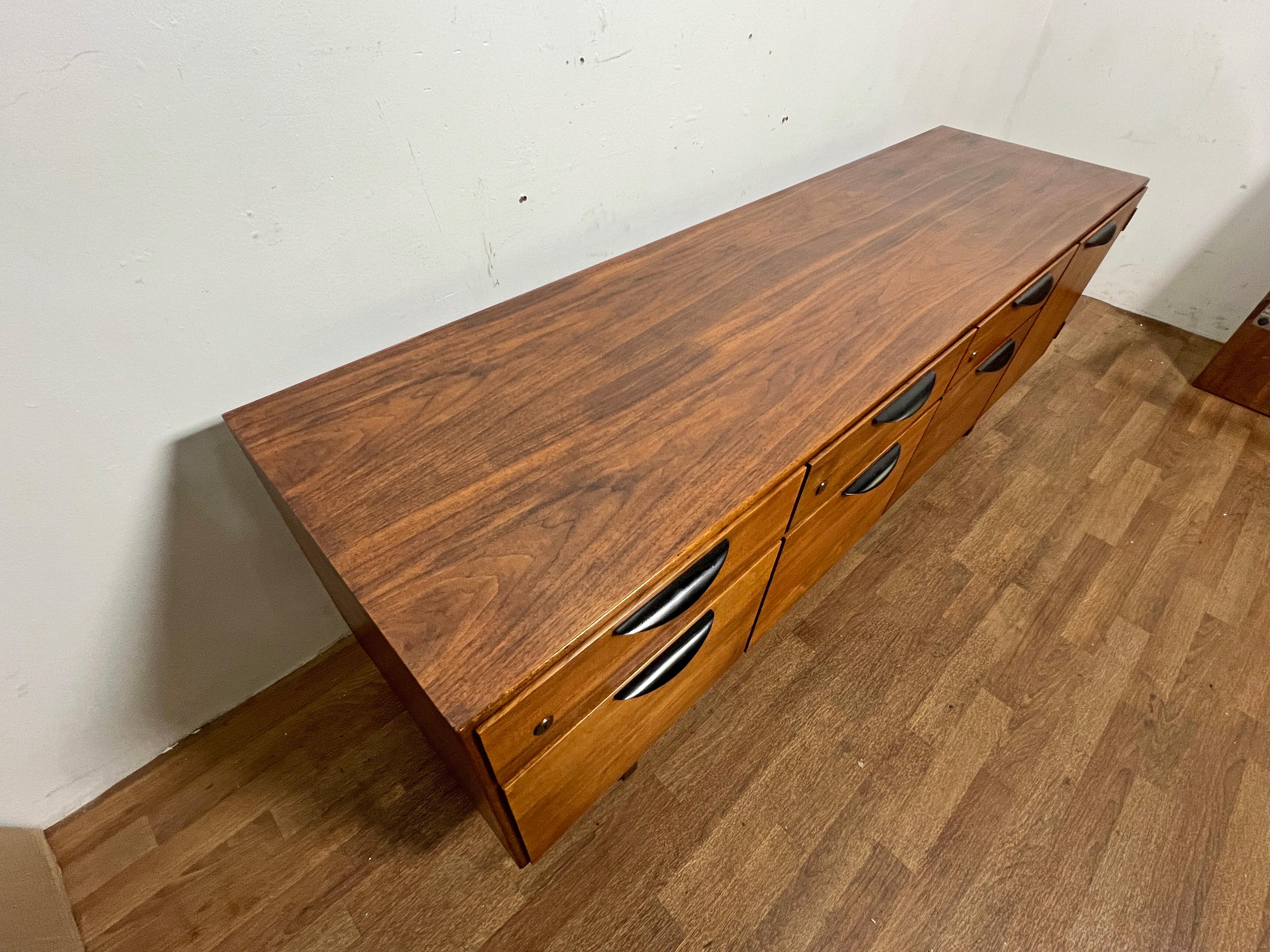 Jens Risom Mid-Century Walnut Executive Credenza Circa 1960s In Good Condition In Peabody, MA