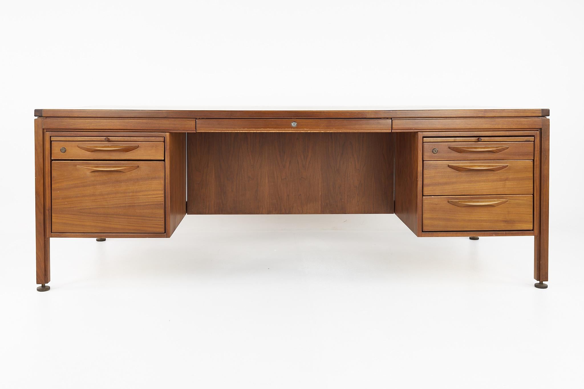 Jens Risom mid century walnut executive desk

This desk measures: 81 wide x 36 deep x 28.5 inches high

All pieces of furniture can be had in what we call restored vintage condition. That means the piece is restored upon purchase so it’s free of