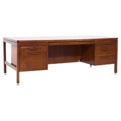 Bureau de direction en noyer du milieu du siècle de Jens Risom