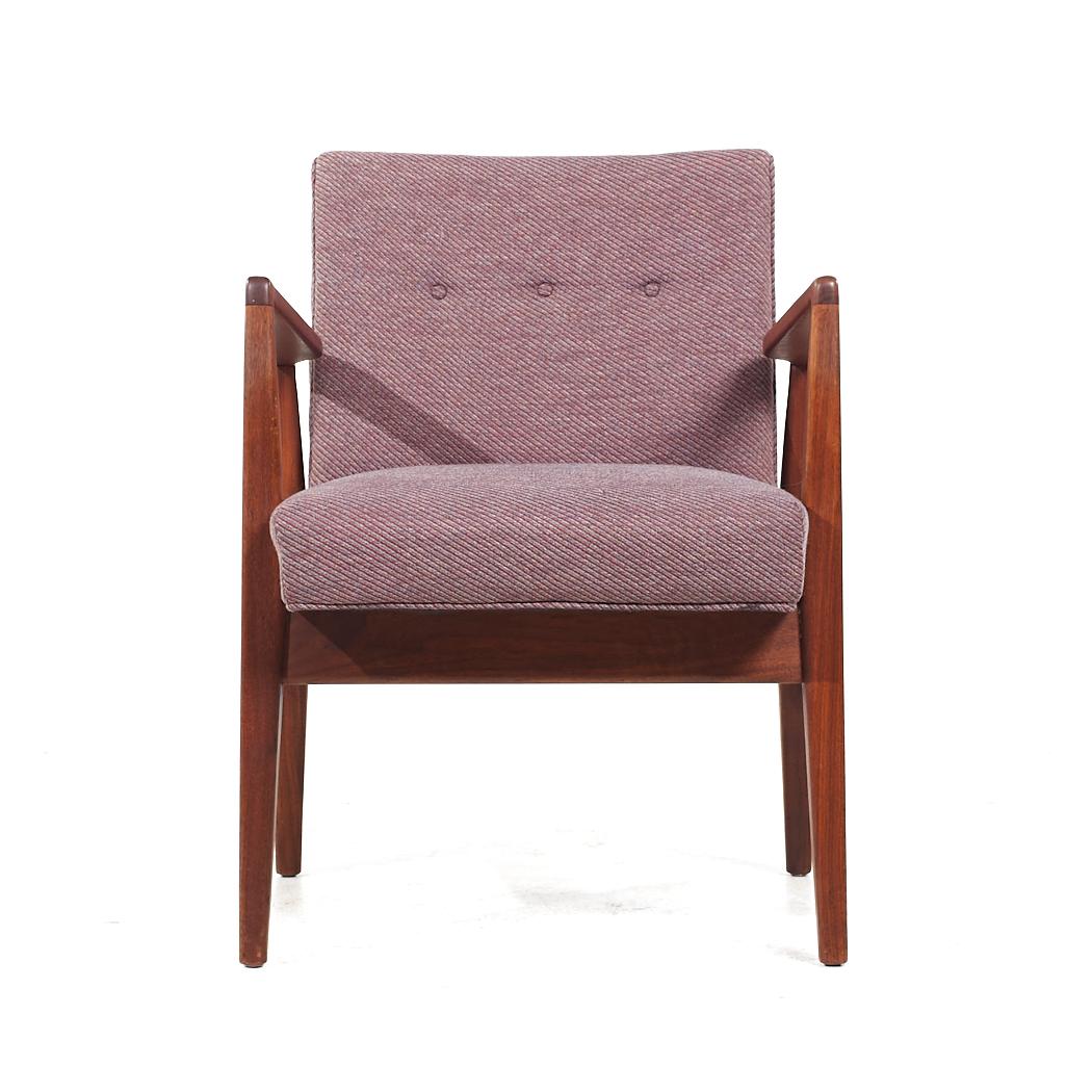 Jens Risom Mid Century Walnut Lounge Chair

This lounge chair measures: 23.25 wide x 24 deep x 31.75 high, with a seat height of 19 and arm height/chair clearance 26.25 inches

All pieces of furniture can be had in what we call restored vintage